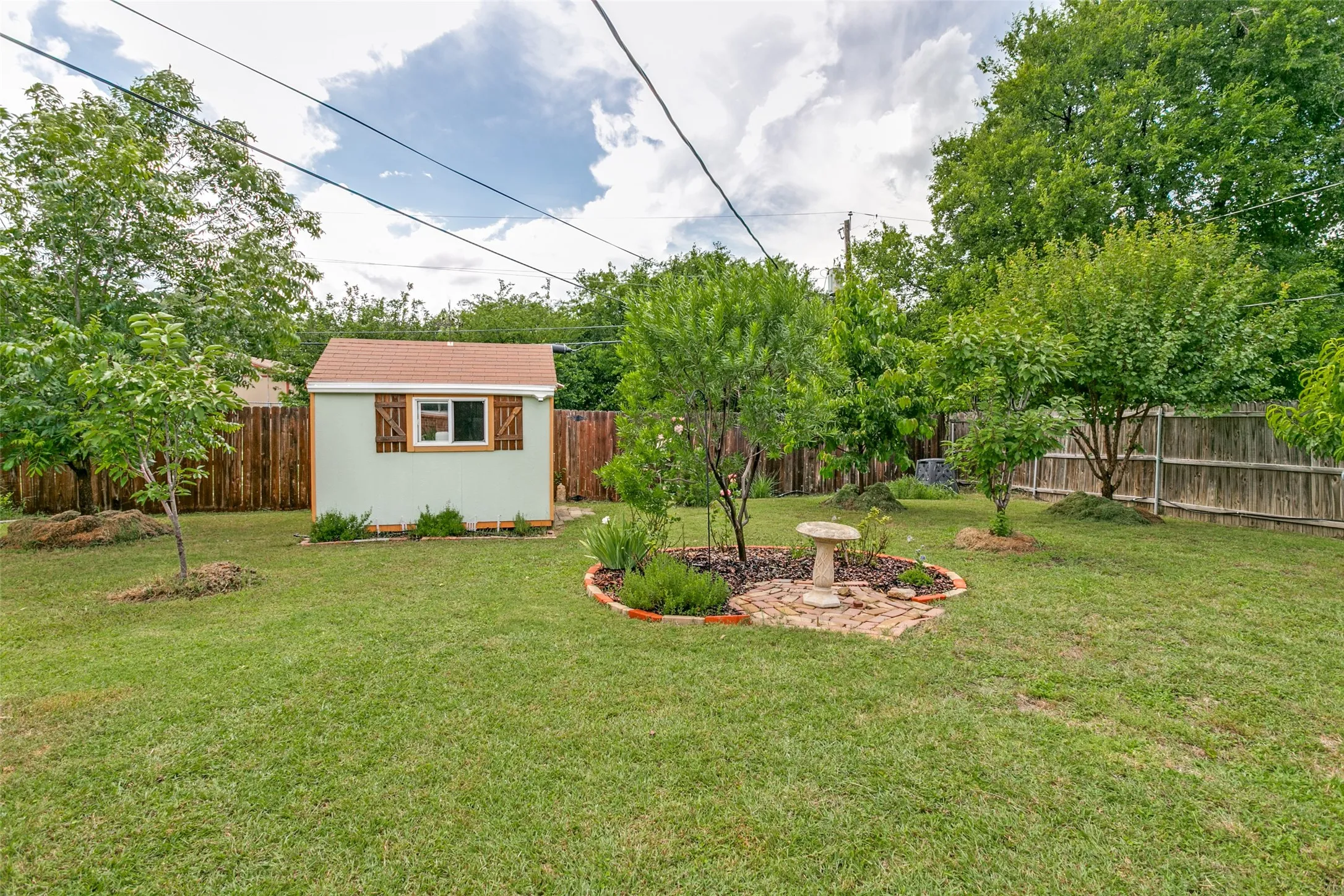 Single Family Residence For Sale in Tarrant County , 500 S Las Vegas Trail, White Settlement, Texas 76108, 3 Bedroom, 2 Bathroom, 2 Garage spaces, 1,175 Sqft, built in 2002, mls#21301245, Real Estate Agent in White Settlement, Homes For Sale in Tarrant county, Homes For Sale in White Settlement, Realtor in White Settlement Texas, Real Estate Brokerage Independent Realty Texas, Luminita Cordes Realtor