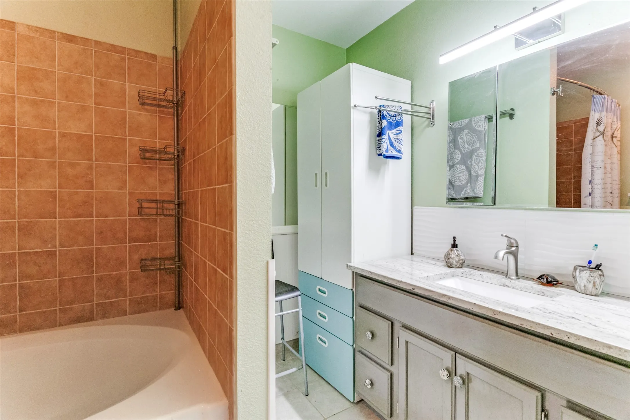 Single Family Residence For Sale in Tarrant County , 500 S Las Vegas Trail, White Settlement, Texas 76108, 3 Bedroom, 2 Bathroom, 2 Garage spaces, 1,175 Sqft, built in 2002, mls#21301245, Real Estate Agent in White Settlement, Homes For Sale in Tarrant county, Homes For Sale in White Settlement, Realtor in White Settlement Texas, Real Estate Brokerage Independent Realty Texas, Luminita Cordes Realtor