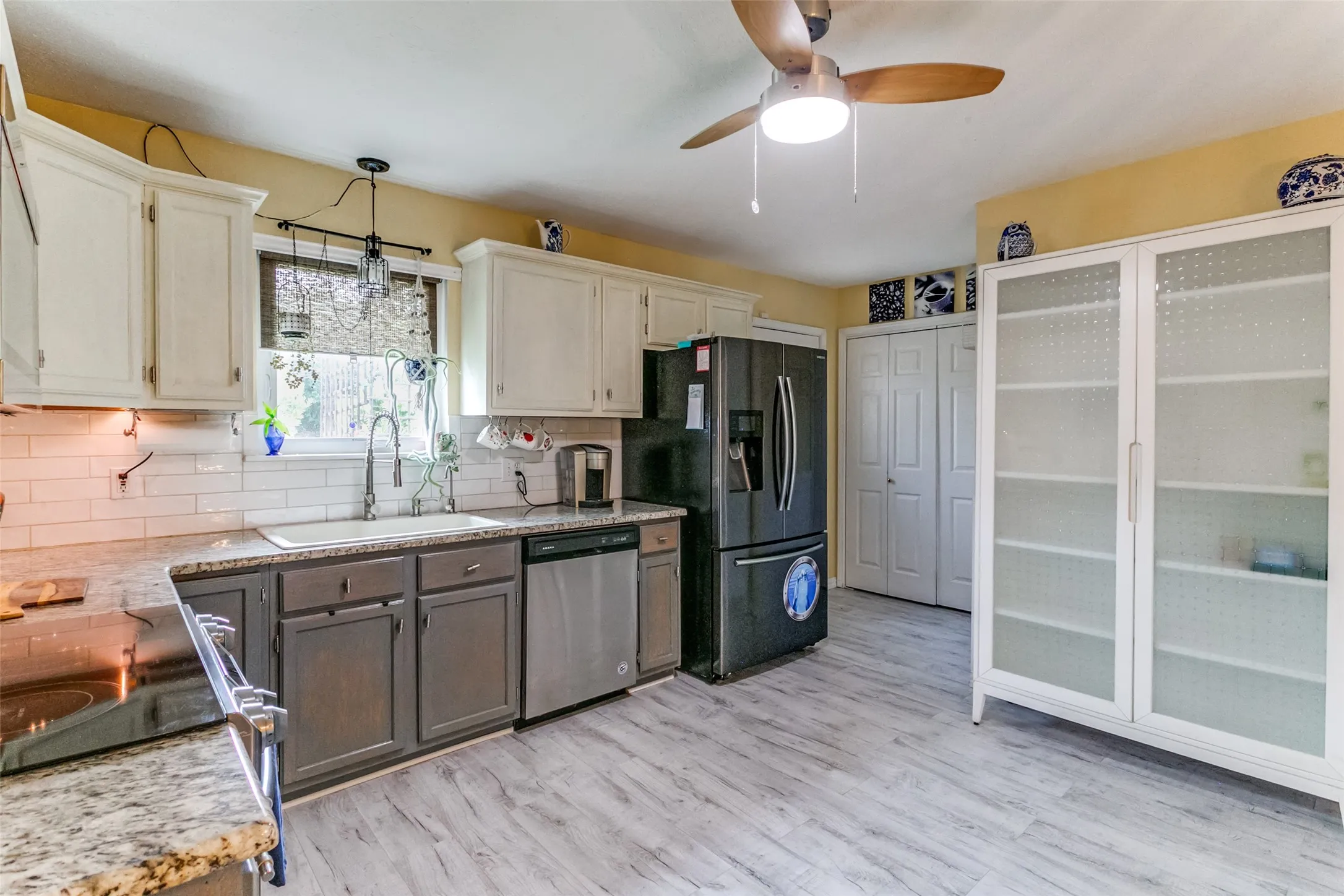 Single Family Residence For Sale in Tarrant County , 500 S Las Vegas Trail, White Settlement, Texas 76108, 3 Bedroom, 2 Bathroom, 2 Garage spaces, 1,175 Sqft, built in 2002, mls#21301245, Real Estate Agent in White Settlement, Homes For Sale in Tarrant county, Homes For Sale in White Settlement, Realtor in White Settlement Texas, Real Estate Brokerage Independent Realty Texas, Luminita Cordes Realtor