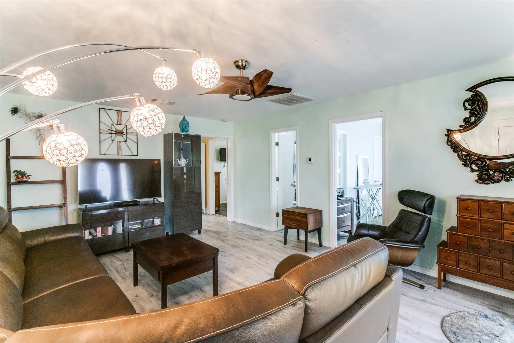 Single Family Residence For Sale in Tarrant County , 500 S Las Vegas Trail, White Settlement, Texas 76108, 3 Bedroom, 2 Bathroom, 2 Garage spaces, 1,175 Sqft, built in 2002, mls#21301245, Real Estate Agent in White Settlement, Homes For Sale in Tarrant county, Homes For Sale in White Settlement, Realtor in White Settlement Texas, Real Estate Brokerage Independent Realty Texas, Luminita Cordes Realtor