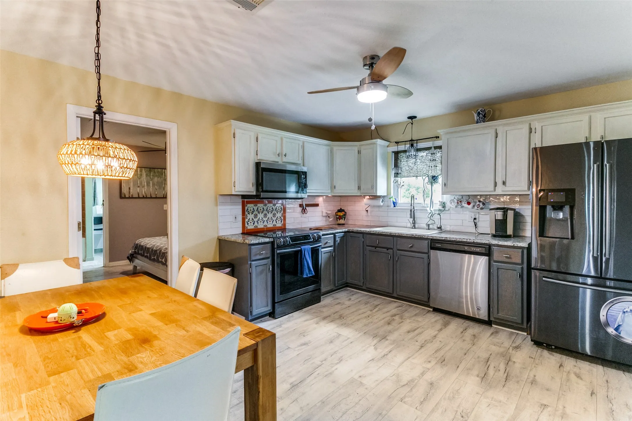 Single Family Residence For Sale in Tarrant County , 500 S Las Vegas Trail, White Settlement, Texas 76108, 3 Bedroom, 2 Bathroom, 2 Garage spaces, 1,175 Sqft, built in 2002, mls#21301245, Real Estate Agent in White Settlement, Homes For Sale in Tarrant county, Homes For Sale in White Settlement, Realtor in White Settlement Texas, Real Estate Brokerage Independent Realty Texas, Luminita Cordes Realtor