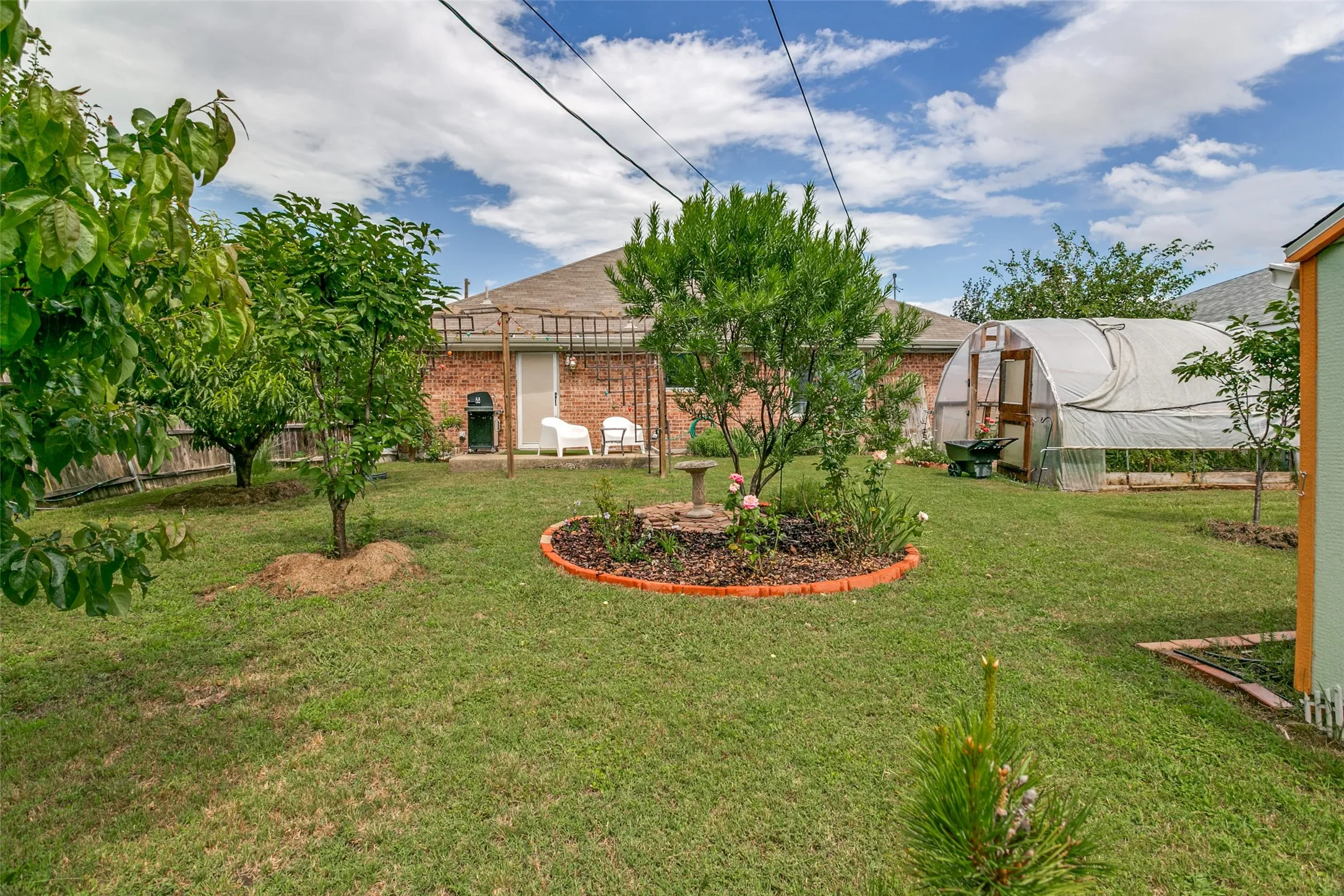 Single Family Residence For Sale in Tarrant County , 500 S Las Vegas Trail, White Settlement, Texas 76108, 3 Bedroom, 2 Bathroom, 2 Garage spaces, 1,175 Sqft, built in 2002, mls#21301245, Real Estate Agent in White Settlement, Homes For Sale in Tarrant county, Homes For Sale in White Settlement, Realtor in White Settlement Texas, Real Estate Brokerage Independent Realty Texas, Luminita Cordes Realtor