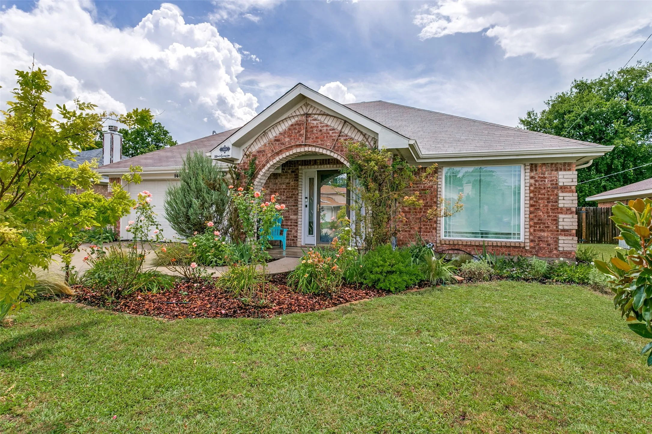 Single Family Residence For Sale in Tarrant County , 500 S Las Vegas Trail, White Settlement, Texas 76108, 3 Bedroom, 2 Bathroom, 2 Garage spaces, 1,175 Sqft, built in 2002, mls#21301245, Real Estate Agent in White Settlement, Homes For Sale in Tarrant county, Homes For Sale in White Settlement, Realtor in White Settlement Texas, Real Estate Brokerage Independent Realty Texas, Luminita Cordes Realtor