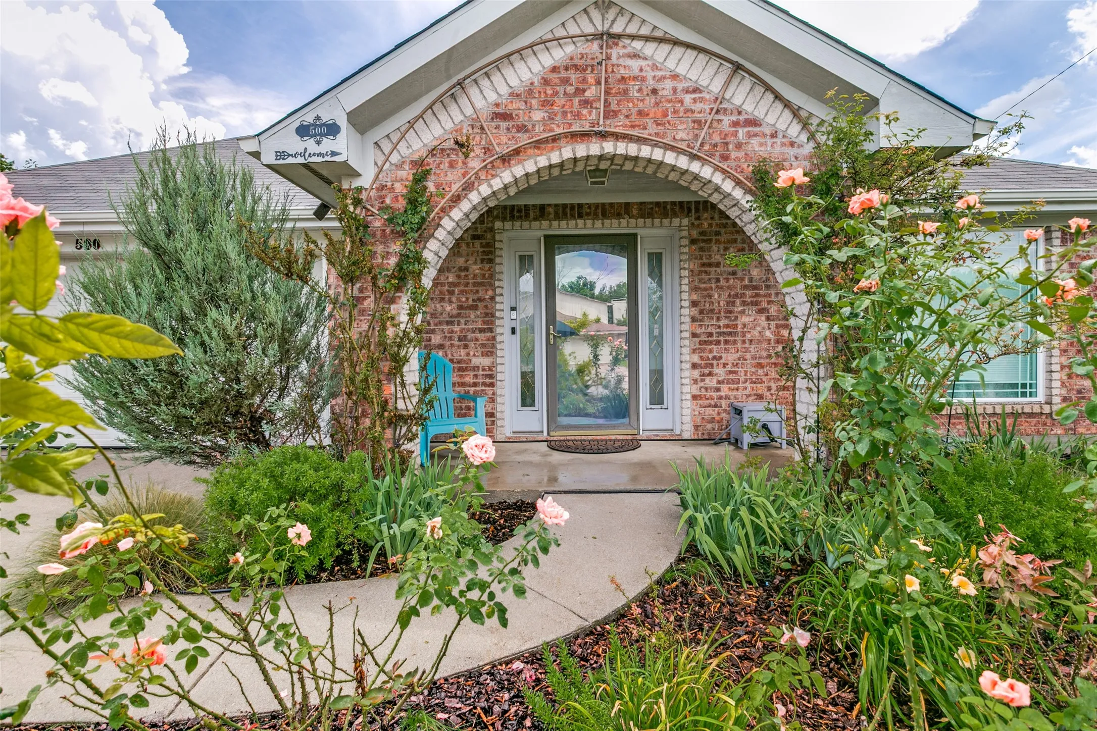 Single Family Residence For Sale in Tarrant County , 500 S Las Vegas Trail, White Settlement, Texas 76108, 3 Bedroom, 2 Bathroom, 2 Garage spaces, 1,175 Sqft, built in 2002, mls#21301245, Real Estate Agent in White Settlement, Homes For Sale in Tarrant county, Homes For Sale in White Settlement, Realtor in White Settlement Texas, Real Estate Brokerage Independent Realty Texas, Luminita Cordes Realtor