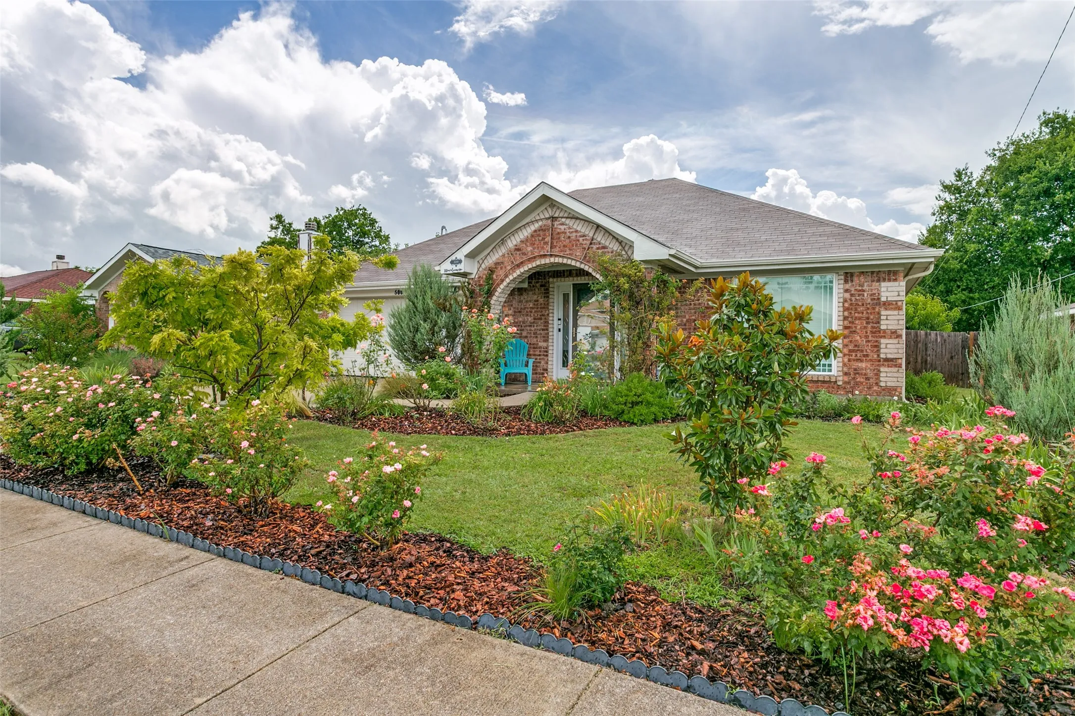Single Family Residence For Sale in Tarrant County , 500 S Las Vegas Trail, White Settlement, Texas 76108, 3 Bedroom, 2 Bathroom, 2 Garage spaces, 1,175 Sqft, built in 2002, mls#21301245, Real Estate Agent in White Settlement, Homes For Sale in Tarrant county, Homes For Sale in White Settlement, Realtor in White Settlement Texas, Real Estate Brokerage Independent Realty Texas, Luminita Cordes Realtor