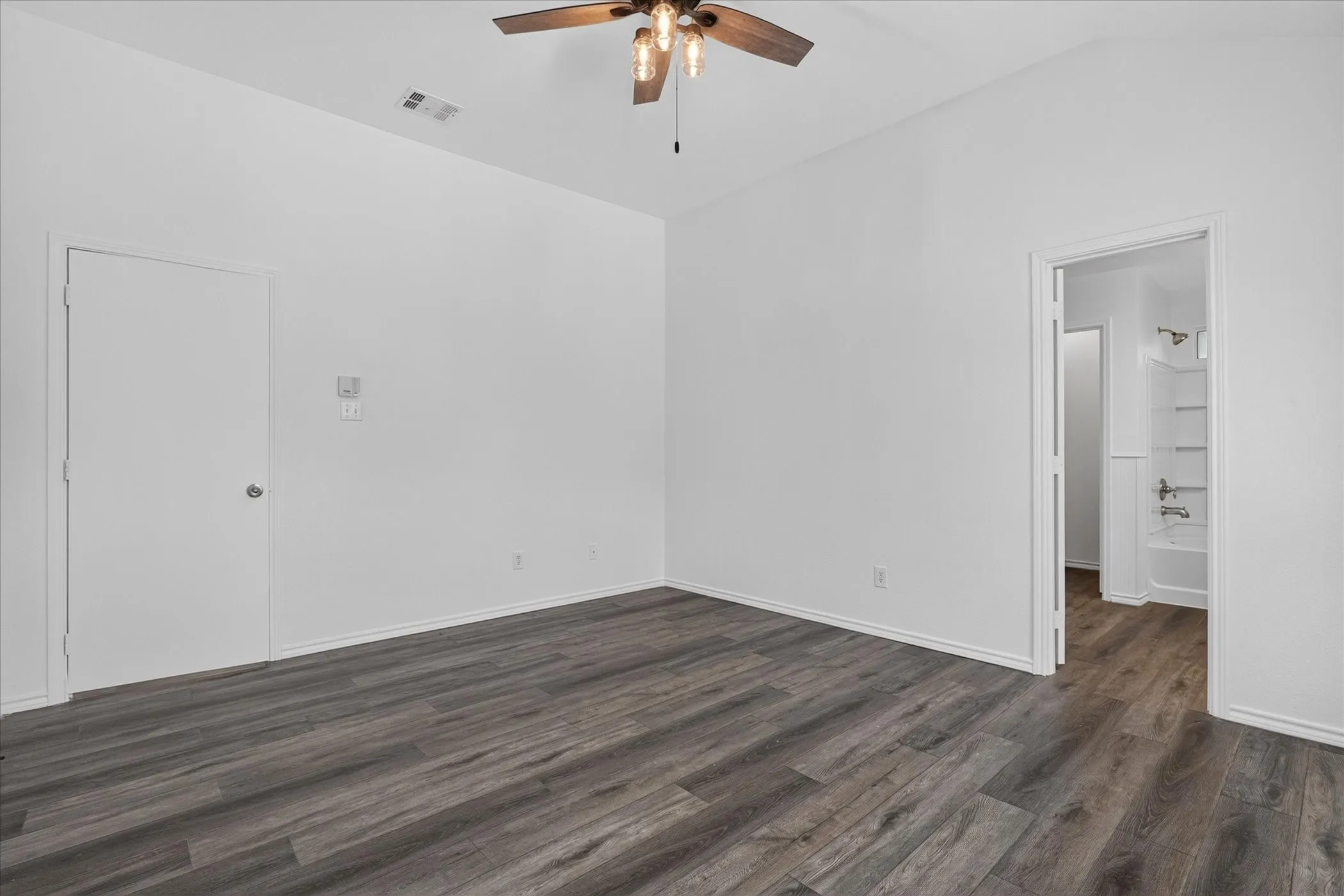 Single Family Residence For Rent in Collin County , 9324 Warren Drive, Mc Kinney, Texas 75071, 3 Bedroom, 2 Bathroom, 2 Garage spaces, 1,764 Sqft, built in 2003, mls#21301548, Real Estate Agent in Mc Kinney, Homes For Rent in Collin county, Homes For Rent in Mc Kinney, Realtor in Mc Kinney Texas, Real Estate Brokerage Independent Realty Texas, Luminita Cordes Realtor