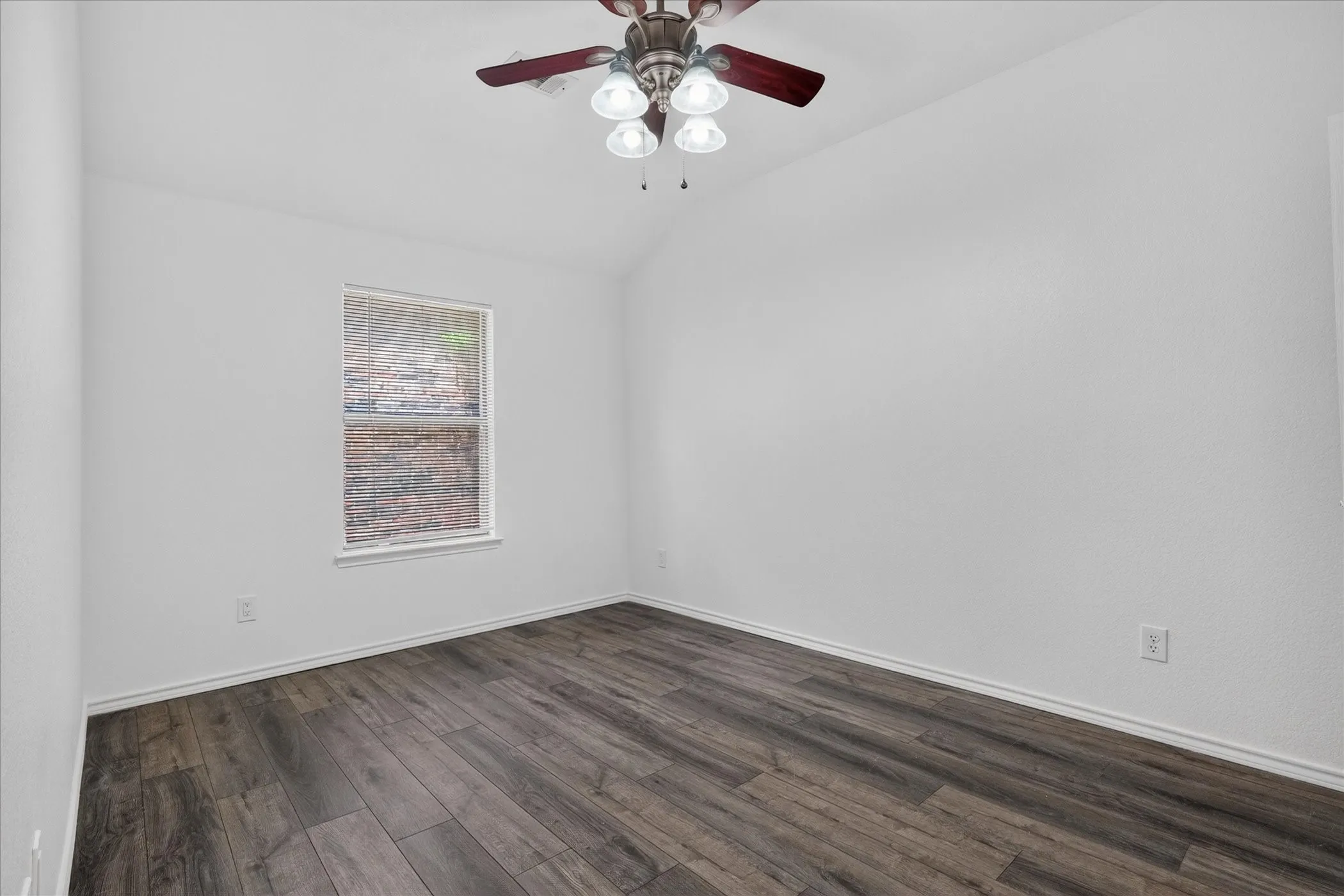 Single Family Residence For Rent in Collin County , 9324 Warren Drive, Mc Kinney, Texas 75071, 3 Bedroom, 2 Bathroom, 2 Garage spaces, 1,764 Sqft, built in 2003, mls#21301548, Real Estate Agent in Mc Kinney, Homes For Rent in Collin county, Homes For Rent in Mc Kinney, Realtor in Mc Kinney Texas, Real Estate Brokerage Independent Realty Texas, Luminita Cordes Realtor
