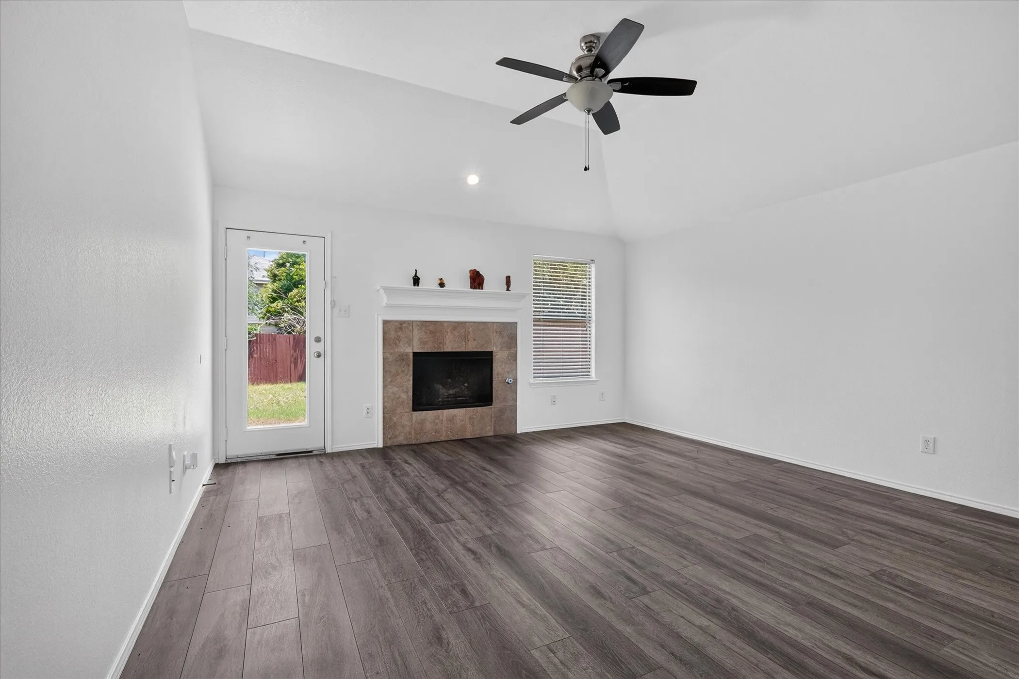 Single Family Residence For Rent in Collin County , 9324 Warren Drive, Mc Kinney, Texas 75071, 3 Bedroom, 2 Bathroom, 2 Garage spaces, 1,764 Sqft, built in 2003, mls#21301548, Real Estate Agent in Mc Kinney, Homes For Rent in Collin county, Homes For Rent in Mc Kinney, Realtor in Mc Kinney Texas, Real Estate Brokerage Independent Realty Texas, Luminita Cordes Realtor