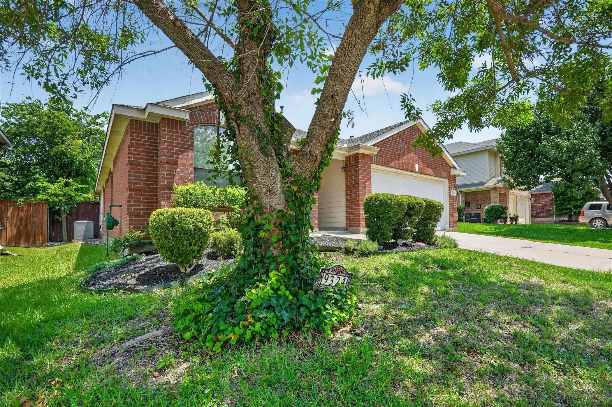 Single Family Residence For Rent in Collin County , 9324 Warren Drive, Mc Kinney, Texas 75071, 3 Bedroom, 2 Bathroom, 2 Garage spaces, 1,764 Sqft, built in 2003, mls#21301548, Real Estate Agent in Mc Kinney, Homes For Rent in Collin county, Homes For Rent in Mc Kinney, Realtor in Mc Kinney Texas, Real Estate Brokerage Independent Realty Texas, Luminita Cordes Realtor