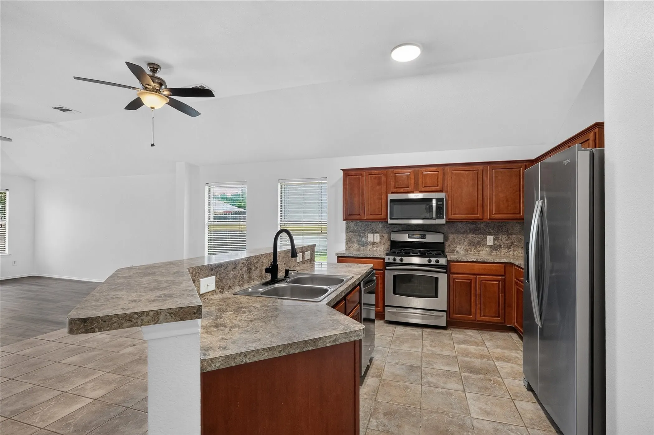 Single Family Residence For Rent in Collin County , 9324 Warren Drive, Mc Kinney, Texas 75071, 3 Bedroom, 2 Bathroom, 2 Garage spaces, 1,764 Sqft, built in 2003, mls#21301548, Real Estate Agent in Mc Kinney, Homes For Rent in Collin county, Homes For Rent in Mc Kinney, Realtor in Mc Kinney Texas, Real Estate Brokerage Independent Realty Texas, Luminita Cordes Realtor