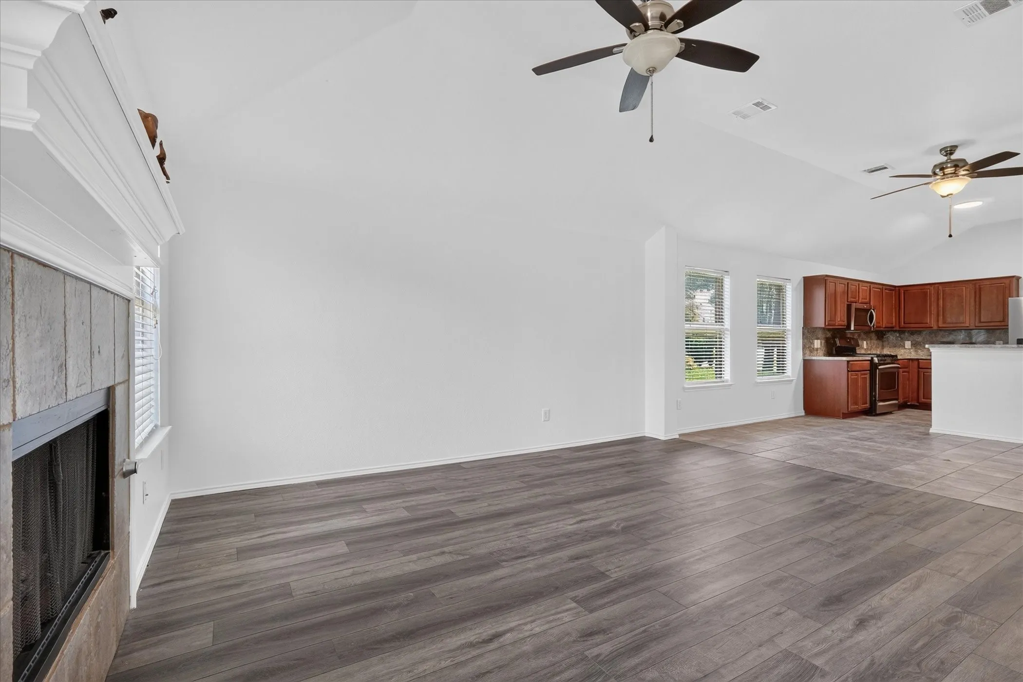 Single Family Residence For Rent in Collin County , 9324 Warren Drive, Mc Kinney, Texas 75071, 3 Bedroom, 2 Bathroom, 2 Garage spaces, 1,764 Sqft, built in 2003, mls#21301548, Real Estate Agent in Mc Kinney, Homes For Rent in Collin county, Homes For Rent in Mc Kinney, Realtor in Mc Kinney Texas, Real Estate Brokerage Independent Realty Texas, Luminita Cordes Realtor
