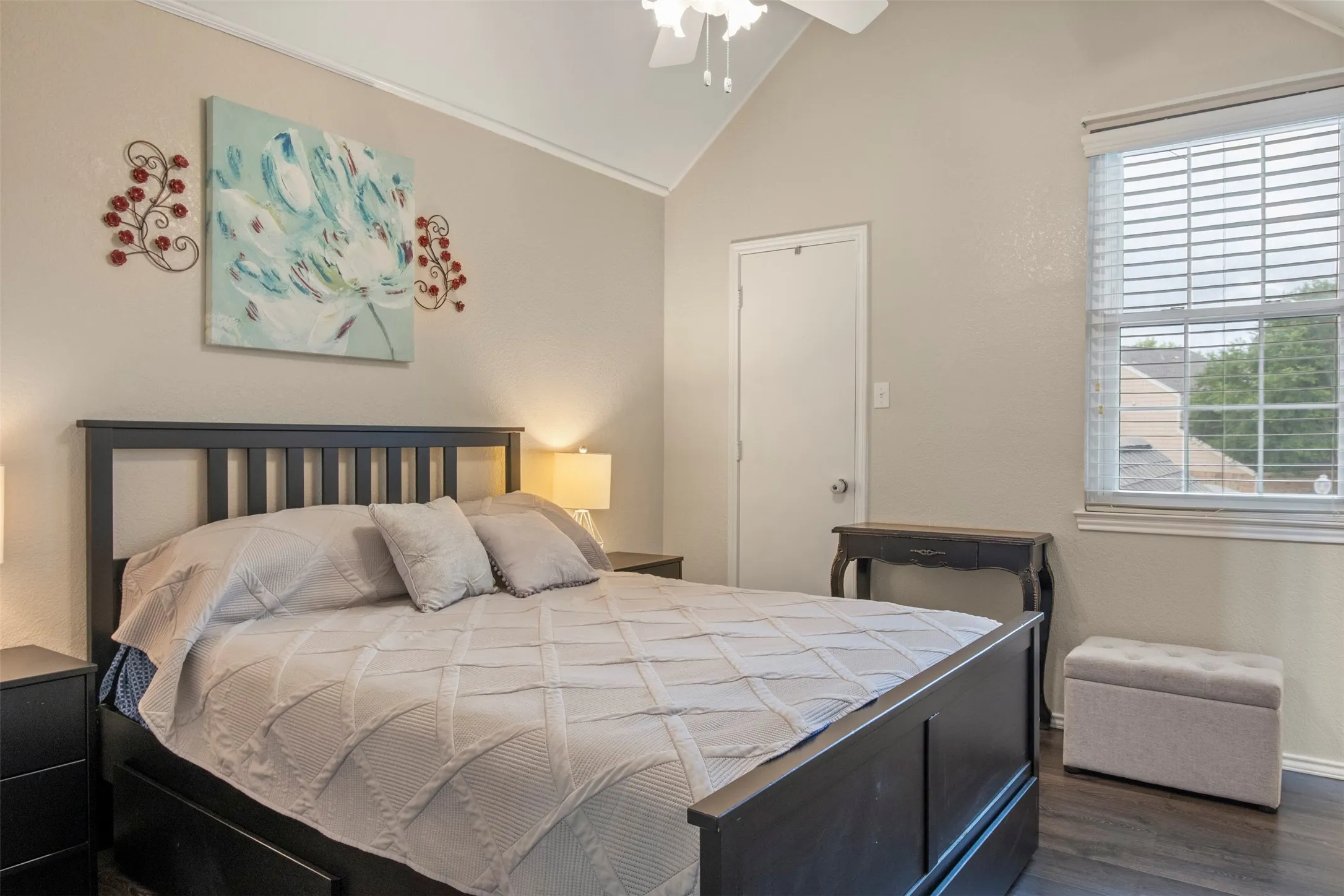 Condominium For Sale in Dallas County , 215 Cimarron Trail 1, Irving, Texas 75063, 2 Bedroom, 3 Bathroom, 1 Garage spaces, 1,348 Sqft, built in 1985, mls#21296436, Real Estate Agent in Irving, Homes For Sale in Dallas county, Homes For Sale in Irving, Realtor in Irving Texas, Real Estate Brokerage Independent Realty Texas, Luminita Cordes Realtor