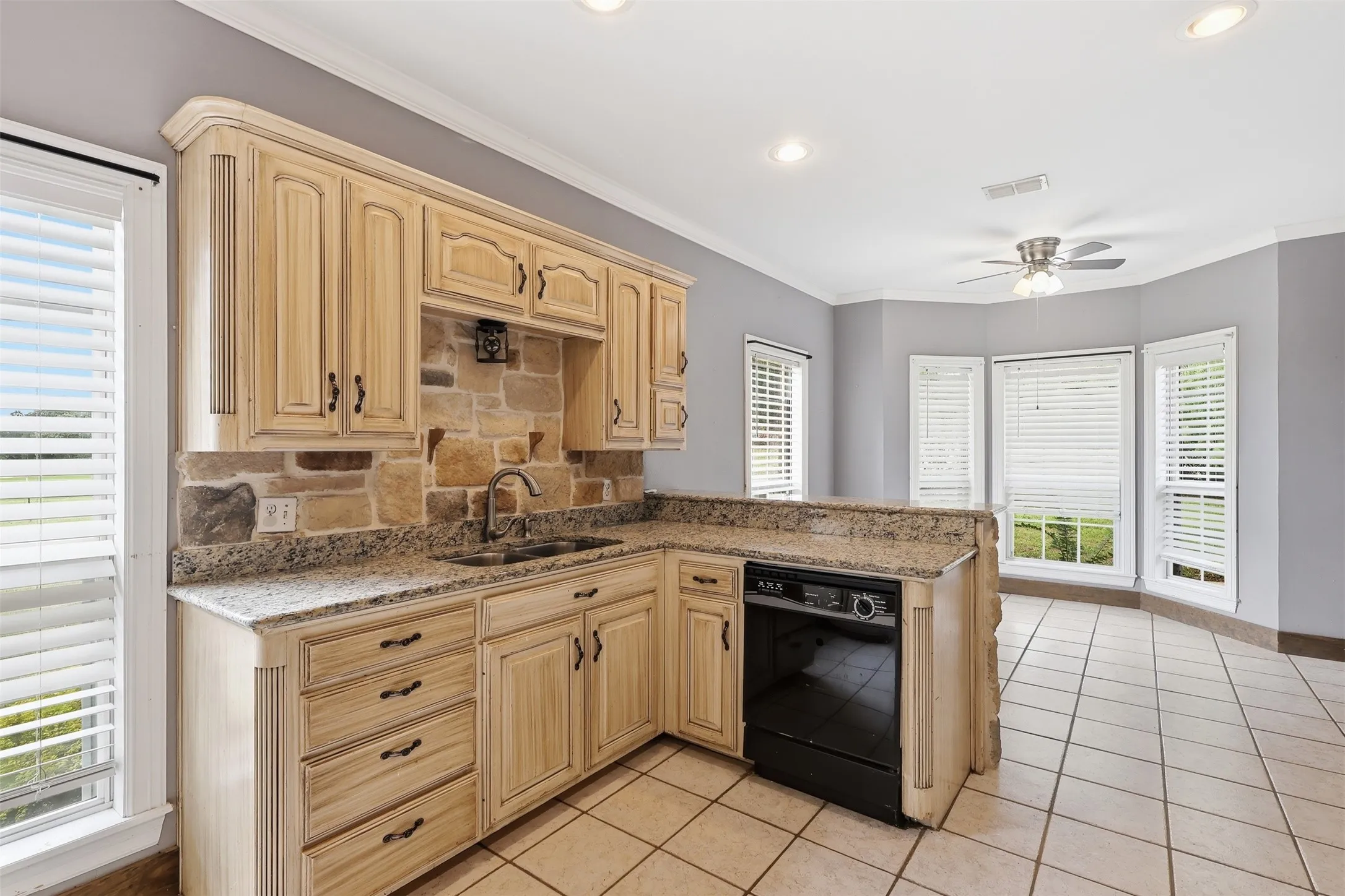 Single Family Residence For Sale in Smith County , 13348 FM 2710, Lindale, Texas 75771, 4 Bedroom, 3 Bathroom, 2 Garage spaces, 2,500 Sqft, built in 1995, Price $475,000, mls#21301556, Real Estate Agent in Lindale, Homes For Sale in Smith county, Homes For Sale in Lindale, Realtor in Lindale Texas, Real Estate Brokerage Independent Realty Texas, Luminita Cordes Realtor