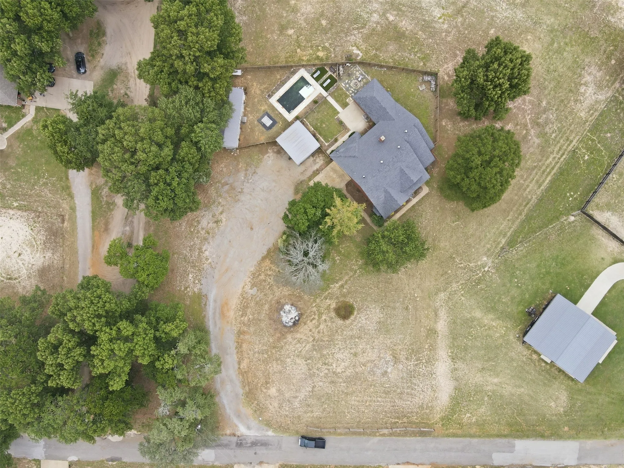 Single Family Residence For Sale in Smith County , 13348 FM 2710, Lindale, Texas 75771, 4 Bedroom, 3 Bathroom, 2 Garage spaces, 2,500 Sqft, built in 1995, Price $475,000, mls#21301556, Real Estate Agent in Lindale, Homes For Sale in Smith county, Homes For Sale in Lindale, Realtor in Lindale Texas, Real Estate Brokerage Independent Realty Texas, Luminita Cordes Realtor
