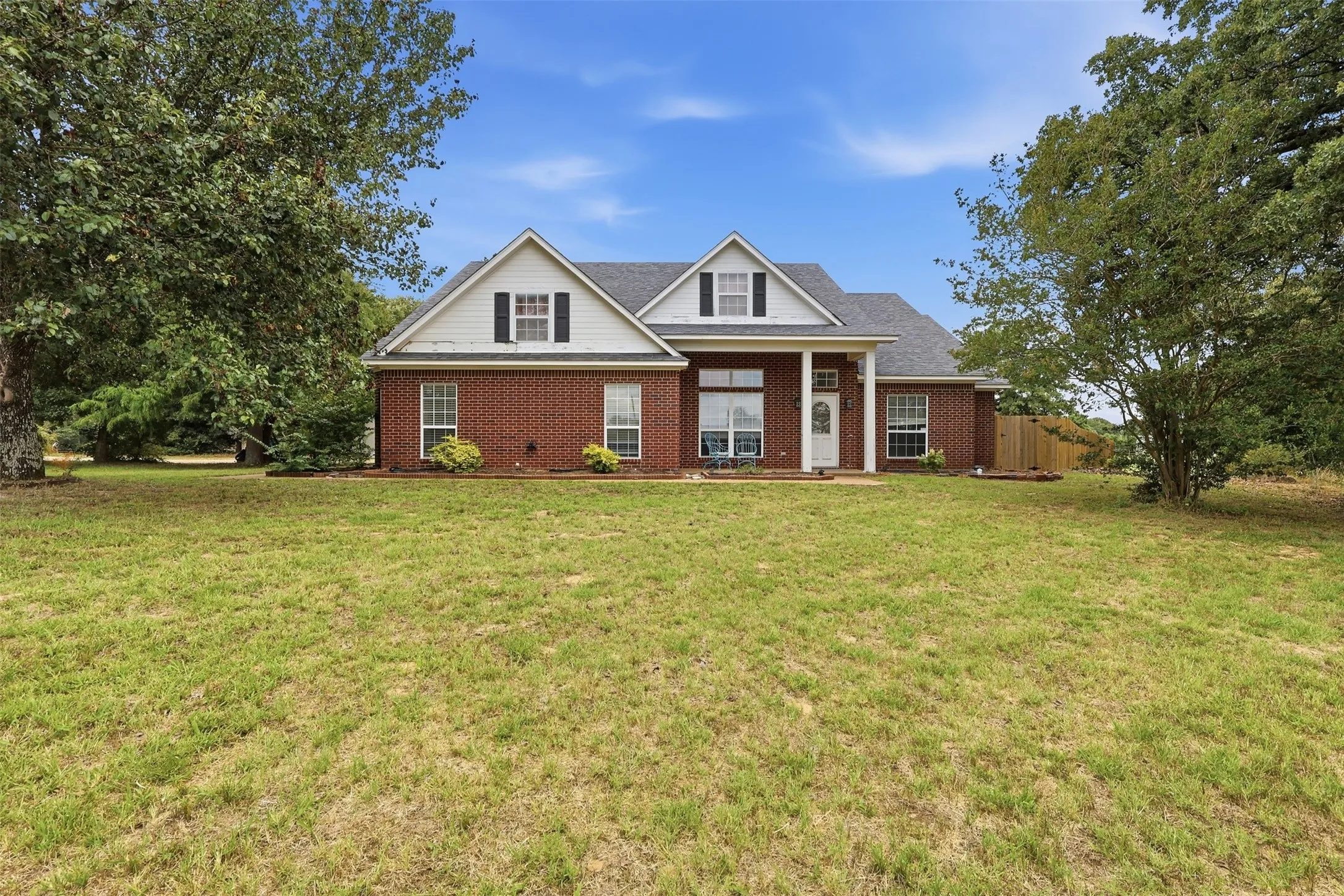 Single Family Residence For Sale in Smith County , 13348 FM 2710, Lindale, Texas 75771, 4 Bedroom, 3 Bathroom, 2 Garage spaces, 2,500 Sqft, built in 1995, Price $475,000, mls#21301556, Real Estate Agent in Lindale, Homes For Sale in Smith county, Homes For Sale in Lindale, Realtor in Lindale Texas, Real Estate Brokerage Independent Realty Texas, Luminita Cordes Realtor