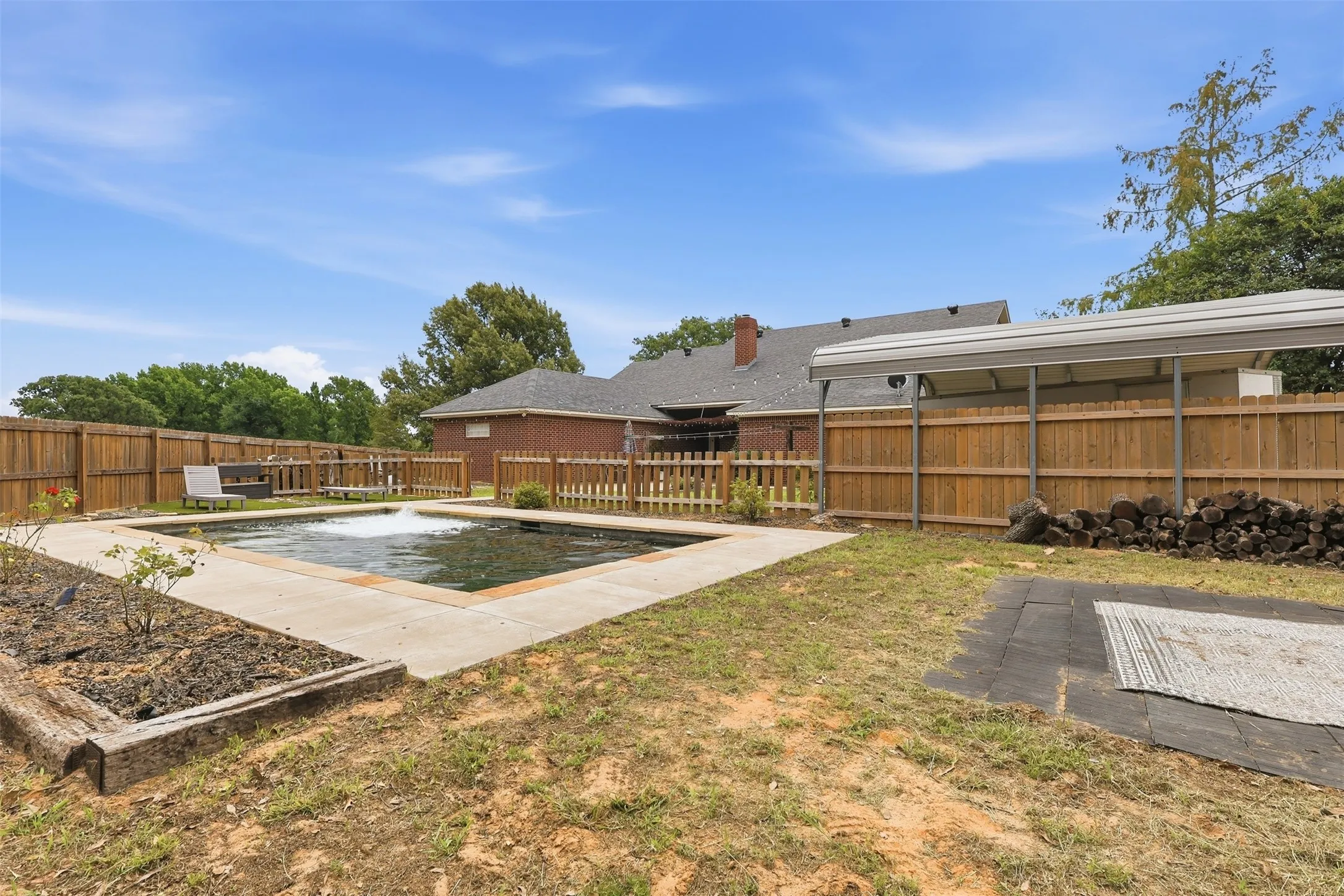 swimming pool fenced area