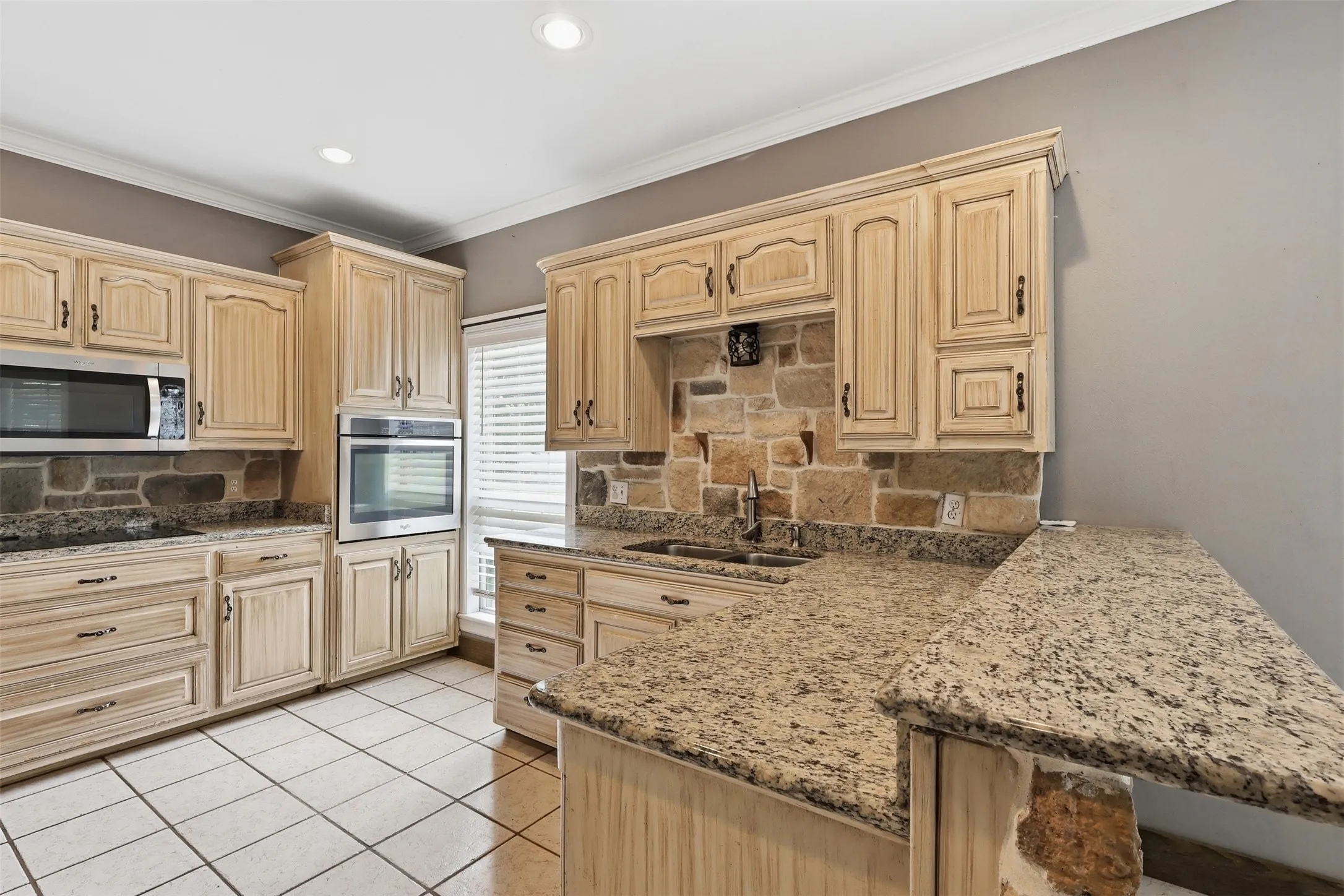 kitchen breakfast bar