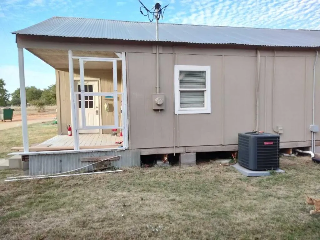 Single Family Residence For Rent in Parker County , 8705 Old Agnes Road A, Poolville, Texas 76487, 2 Bedroom, 1 Bathroom, Garage spaces, 2,150 Sqft, built in 2000, mls#21298597, Real Estate Agent in Poolville, Homes For Rent in Parker county, Homes For Rent in Poolville, Realtor in Poolville Texas, Real Estate Brokerage Independent Realty Texas, Luminita Cordes Realtor
