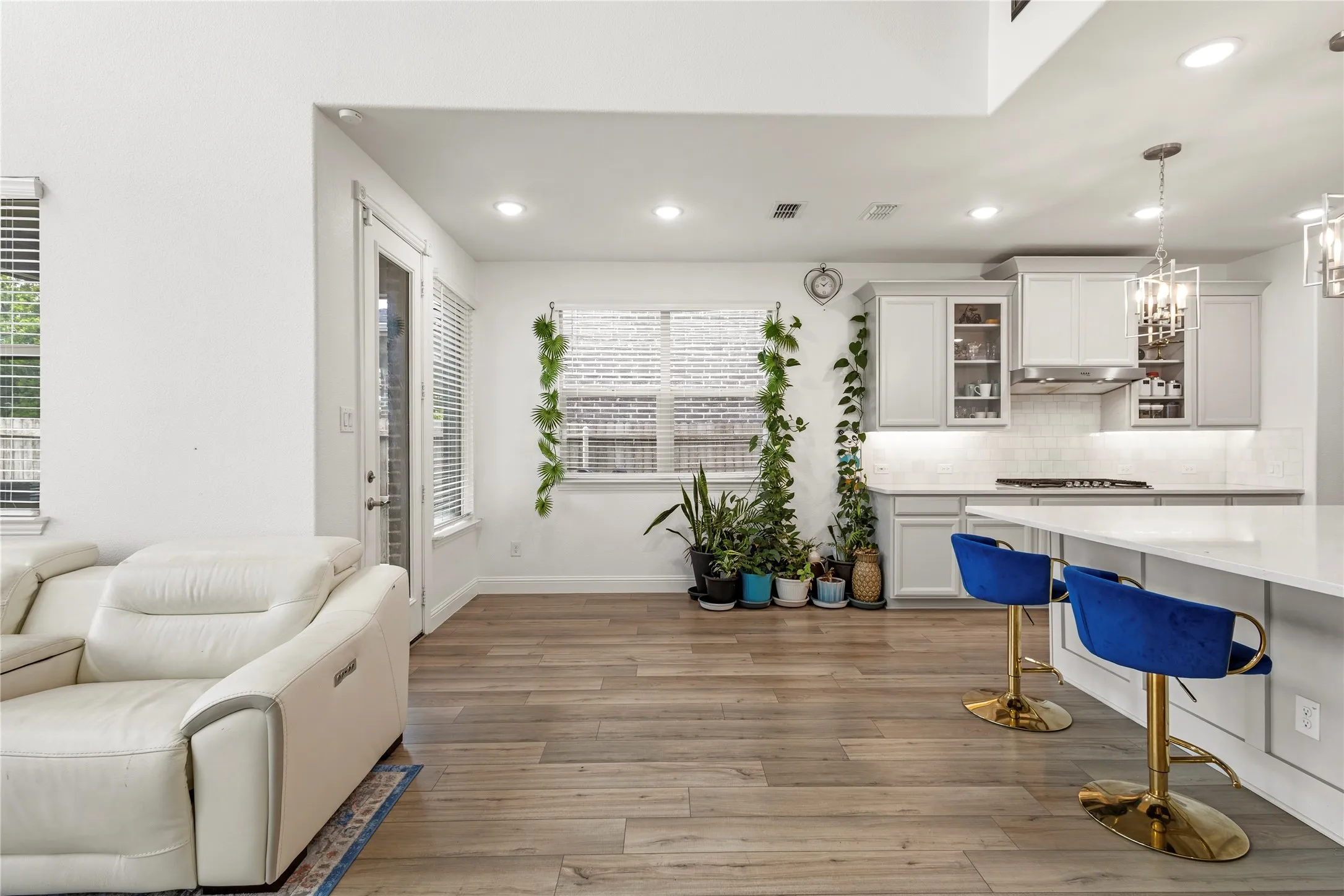 Single Family Residence For Rent in Denton County , 2213 Cherrybark Trail, Little Elm, Texas 75068, 5 Bedroom, 4 Bathroom, 2 Garage spaces, 3,483 Sqft, built in 2022, mls#21301568, Real Estate Agent in Little Elm, Homes For Rent in Denton county, Homes For Rent in Little Elm, Realtor in Little Elm Texas, Real Estate Brokerage Independent Realty Texas, Luminita Cordes Realtor