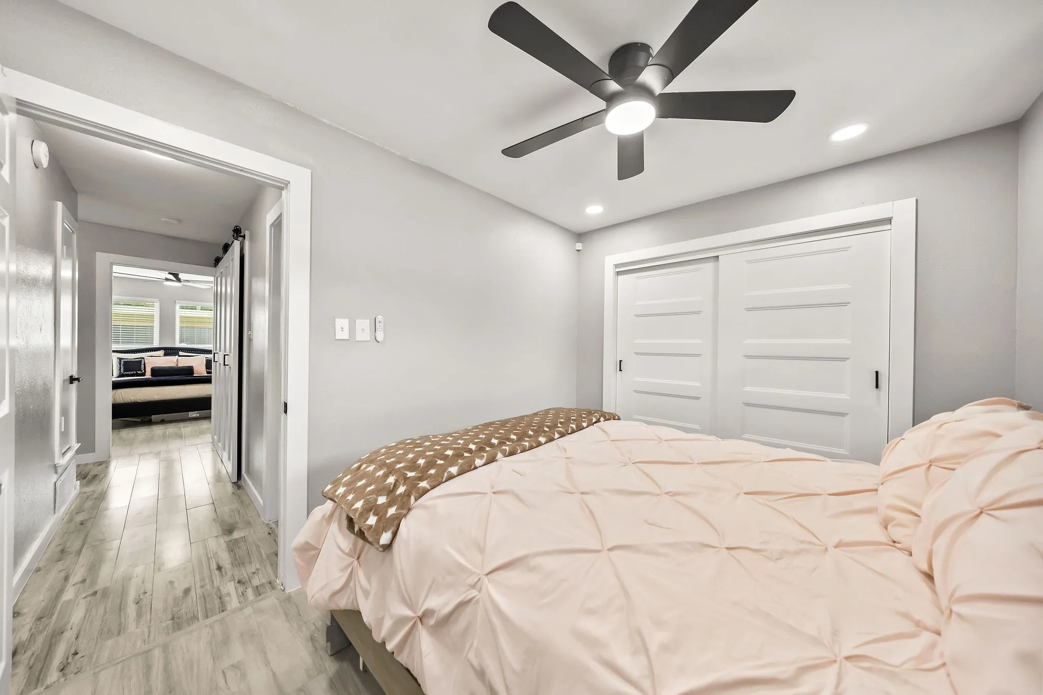 Condominium For Sale in Dallas County , 630 W Canty Street B3, Dallas, Texas 75208, 2 Bedroom, 2 Bathroom, Garage spaces, 1,071 Sqft, built in 1982, mls#21301573, Real Estate Agent in Dallas, Homes For Sale in Dallas county, Homes For Sale in Dallas, Realtor in Dallas Texas, Real Estate Brokerage Independent Realty Texas, Luminita Cordes Realtor