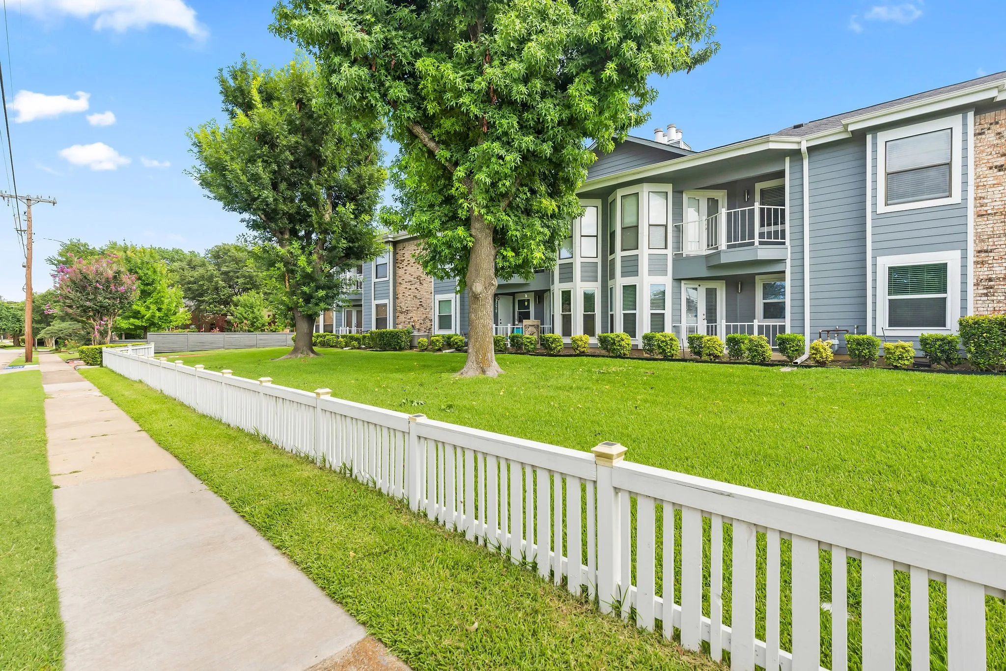 Condominium For Sale in Dallas County , 630 W Canty Street B3, Dallas, Texas 75208, 2 Bedroom, 2 Bathroom, Garage spaces, 1,071 Sqft, built in 1982, mls#21301573, Real Estate Agent in Dallas, Homes For Sale in Dallas county, Homes For Sale in Dallas, Realtor in Dallas Texas, Real Estate Brokerage Independent Realty Texas, Luminita Cordes Realtor