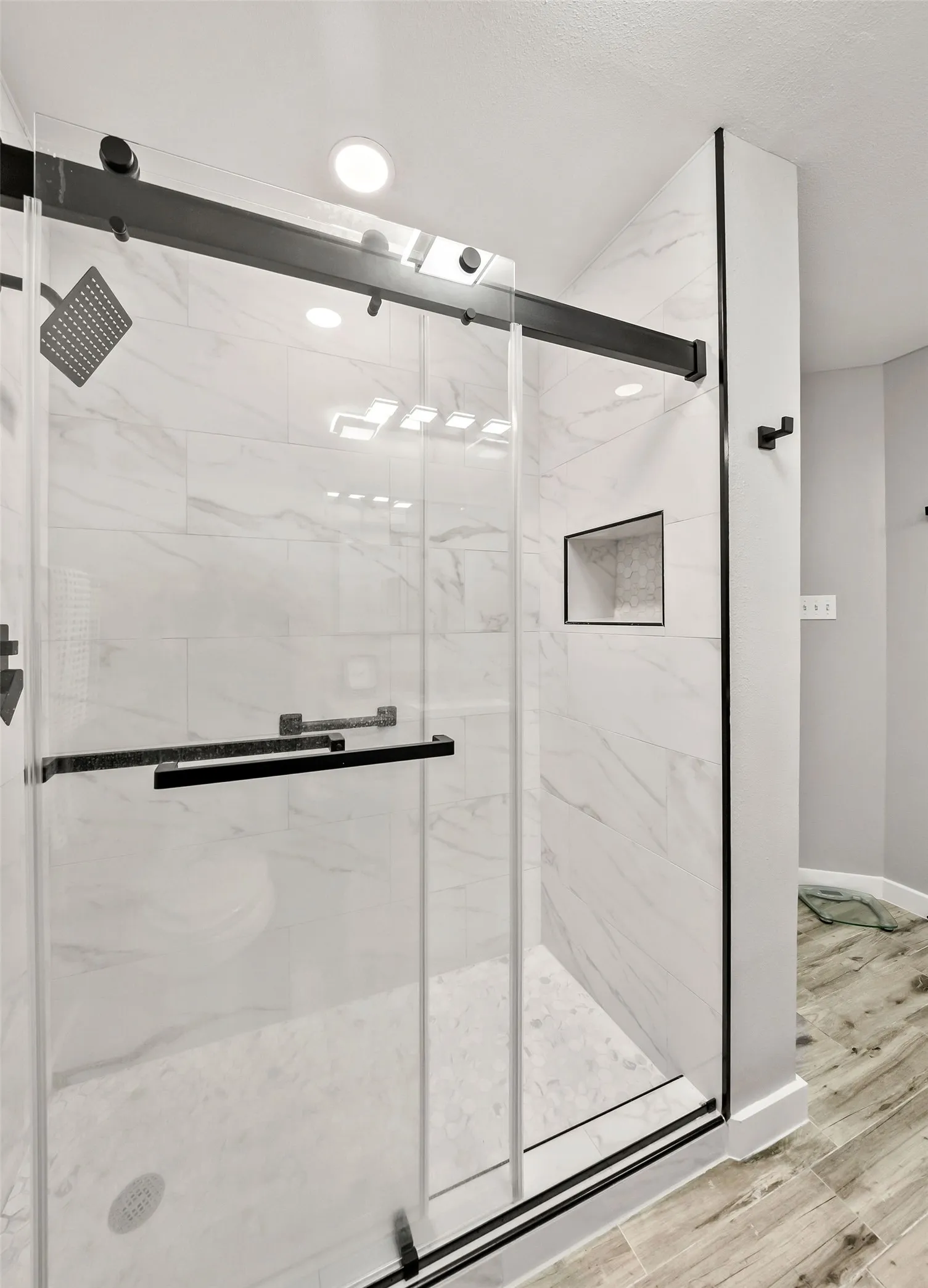 Condominium For Sale in Dallas County , 630 W Canty Street B3, Dallas, Texas 75208, 2 Bedroom, 2 Bathroom, Garage spaces, 1,071 Sqft, built in 1982, mls#21301573, Real Estate Agent in Dallas, Homes For Sale in Dallas county, Homes For Sale in Dallas, Realtor in Dallas Texas, Real Estate Brokerage Independent Realty Texas, Luminita Cordes Realtor