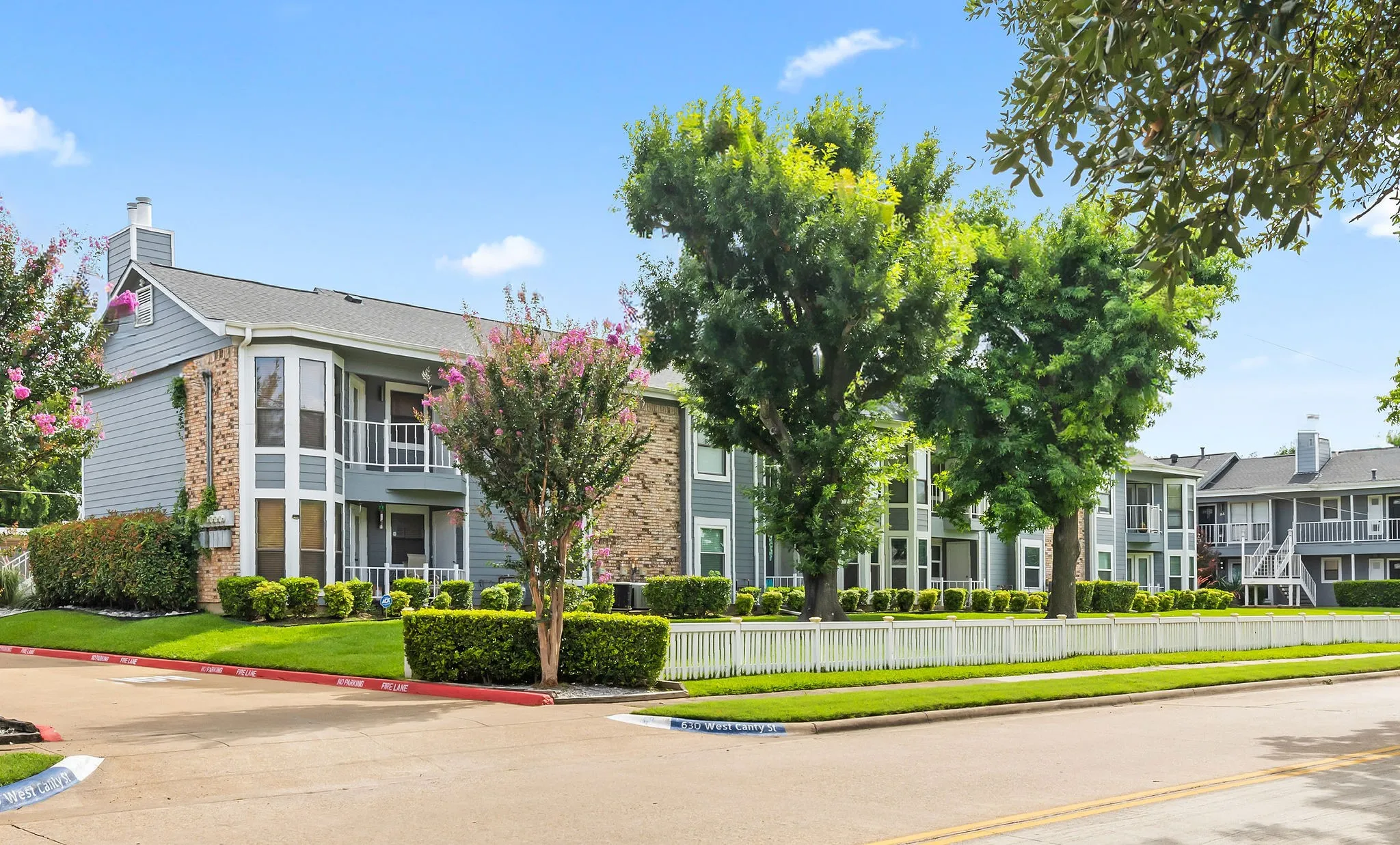 Condominium For Sale in Dallas County , 630 W Canty Street B3, Dallas, Texas 75208, 2 Bedroom, 2 Bathroom, Garage spaces, 1,071 Sqft, built in 1982, mls#21301573, Real Estate Agent in Dallas, Homes For Sale in Dallas county, Homes For Sale in Dallas, Realtor in Dallas Texas, Real Estate Brokerage Independent Realty Texas, Luminita Cordes Realtor