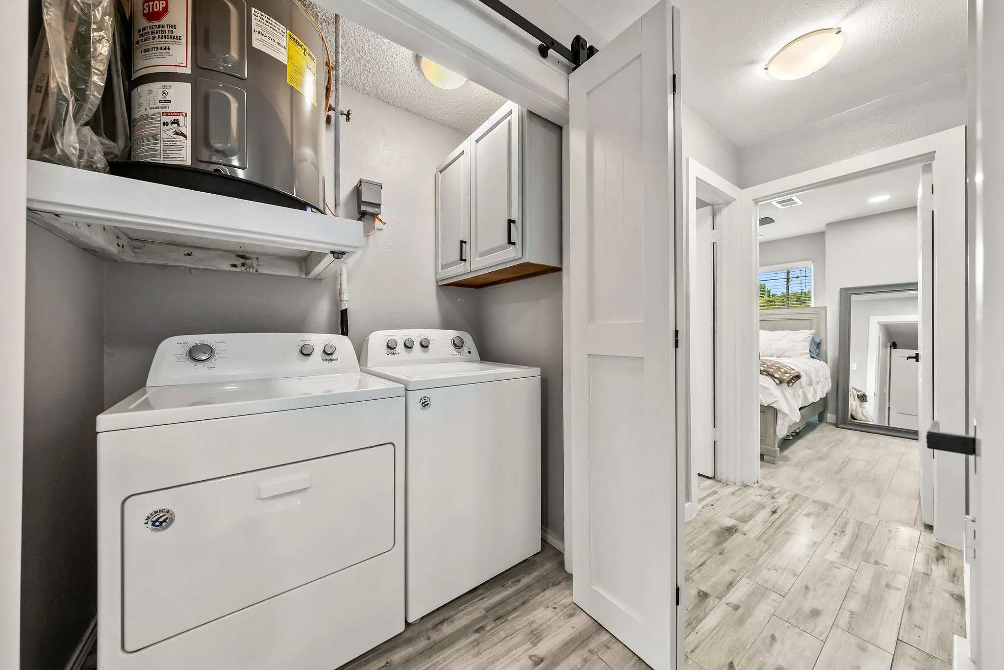 Condominium For Sale in Dallas County , 630 W Canty Street B3, Dallas, Texas 75208, 2 Bedroom, 2 Bathroom, Garage spaces, 1,071 Sqft, built in 1982, mls#21301573, Real Estate Agent in Dallas, Homes For Sale in Dallas county, Homes For Sale in Dallas, Realtor in Dallas Texas, Real Estate Brokerage Independent Realty Texas, Luminita Cordes Realtor