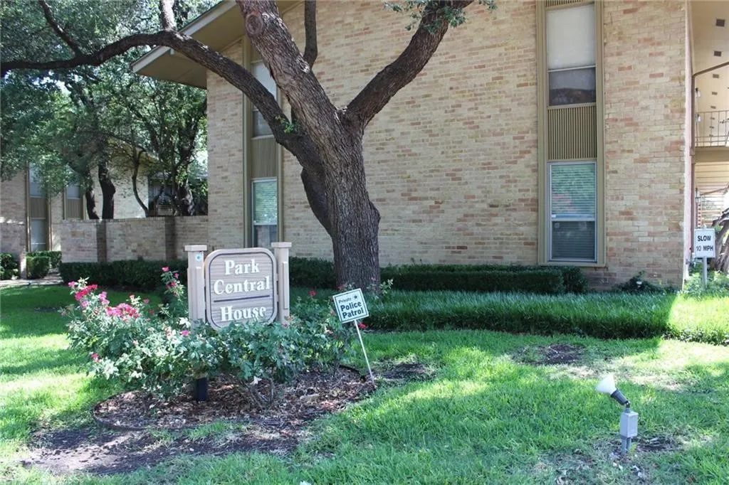 Condominium For Rent in Dallas County , 11316 Park Central Place C, Dallas, Texas 75230, 2 Bedroom, 2 Bathroom, Garage spaces, 1,137 Sqft, built in 1961, mls#21298325, Real Estate Agent in Dallas, Homes For Rent in Dallas county, Homes For Rent in Dallas, Realtor in Dallas Texas, Real Estate Brokerage Independent Realty Texas, Luminita Cordes Realtor
