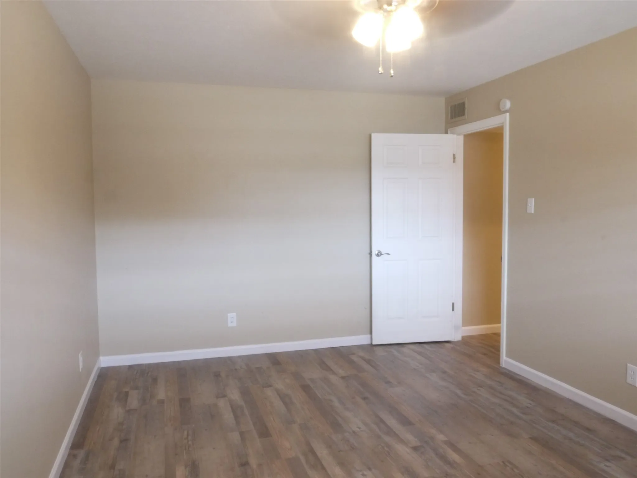 Condominium For Rent in Dallas County , 11316 Park Central Place C, Dallas, Texas 75230, 2 Bedroom, 2 Bathroom, Garage spaces, 1,137 Sqft, built in 1961, mls#21298325, Real Estate Agent in Dallas, Homes For Rent in Dallas county, Homes For Rent in Dallas, Realtor in Dallas Texas, Real Estate Brokerage Independent Realty Texas, Luminita Cordes Realtor