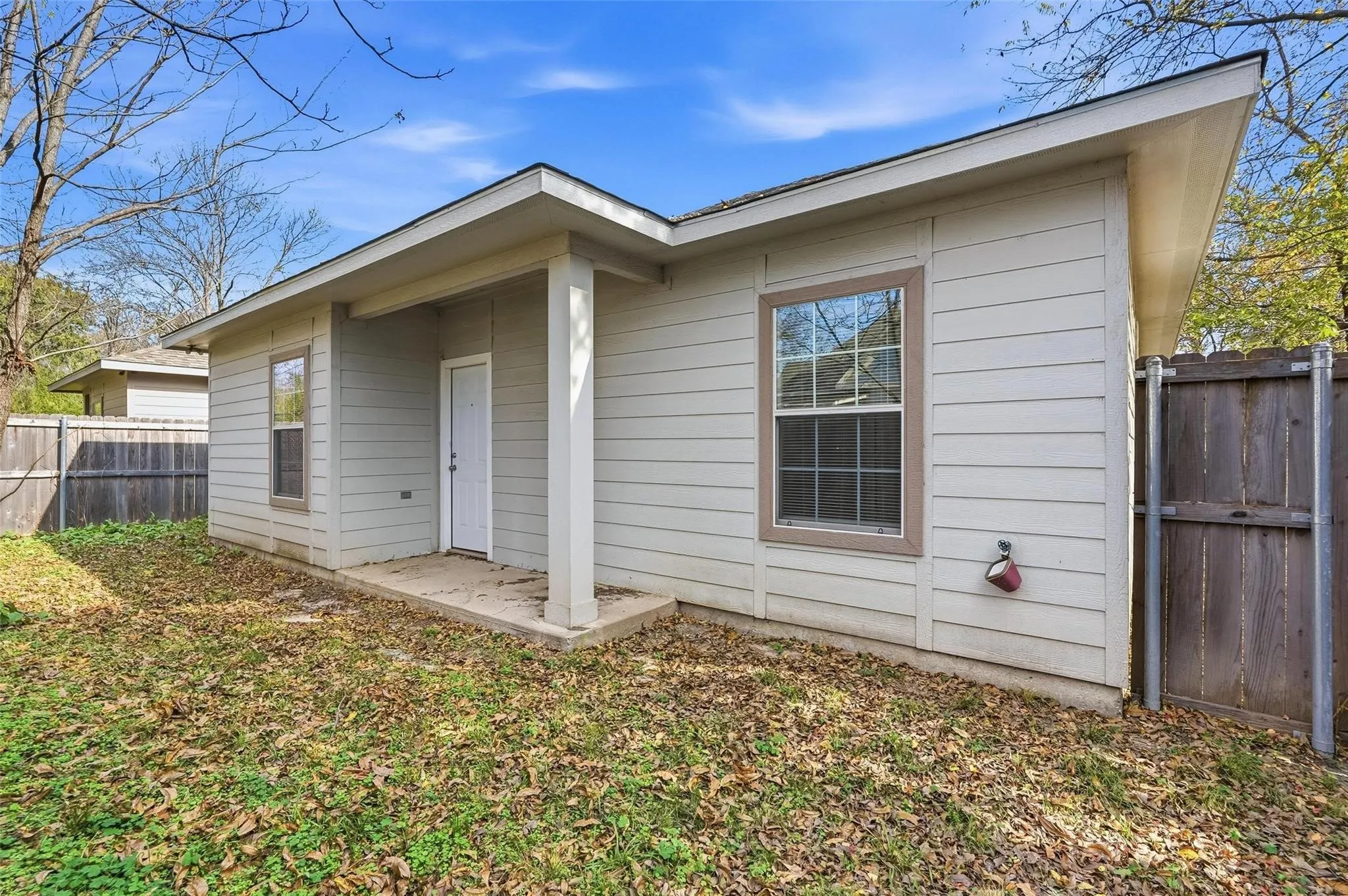 Single Family Residence For Sale in Hunt County , 4104 Gordon Street, Greenville, Texas 75401, 3 Bedroom, 2 Bathroom, 1 Garage spaces, 1,296 Sqft, built in 2021, mls#21301566, Real Estate Agent in Greenville, Homes For Sale in Hunt county, Homes For Sale in Greenville, Realtor in Greenville Texas, Real Estate Brokerage Independent Realty Texas, Luminita Cordes Realtor