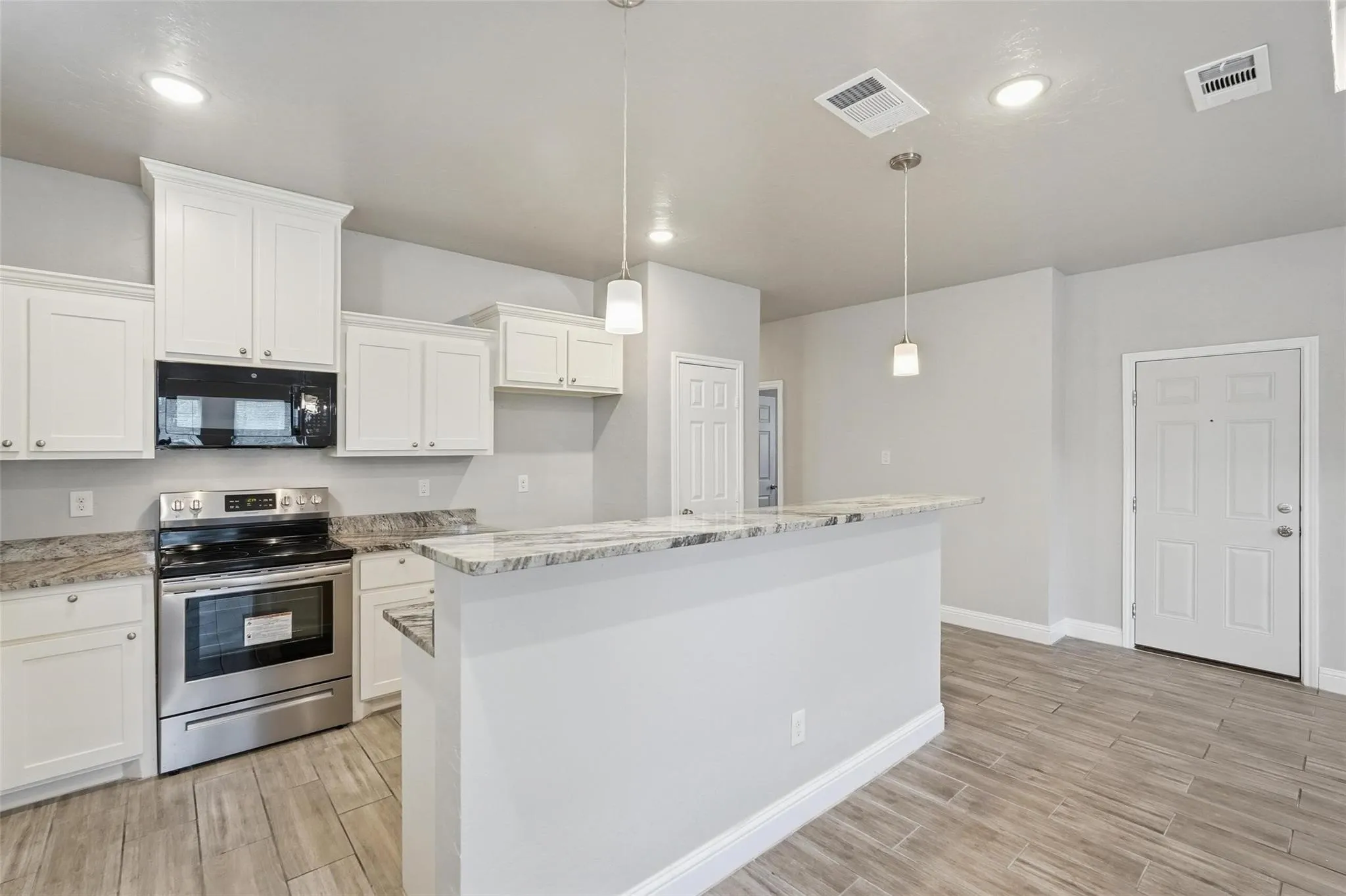 Single Family Residence For Sale in Hunt County , 4104 Gordon Street, Greenville, Texas 75401, 3 Bedroom, 2 Bathroom, 1 Garage spaces, 1,296 Sqft, built in 2021, mls#21301566, Real Estate Agent in Greenville, Homes For Sale in Hunt county, Homes For Sale in Greenville, Realtor in Greenville Texas, Real Estate Brokerage Independent Realty Texas, Luminita Cordes Realtor