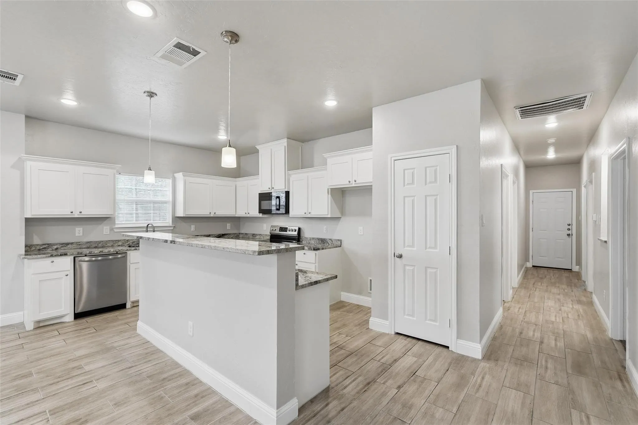 Single Family Residence For Sale in Hunt County , 4104 Gordon Street, Greenville, Texas 75401, 3 Bedroom, 2 Bathroom, 1 Garage spaces, 1,296 Sqft, built in 2021, mls#21301566, Real Estate Agent in Greenville, Homes For Sale in Hunt county, Homes For Sale in Greenville, Realtor in Greenville Texas, Real Estate Brokerage Independent Realty Texas, Luminita Cordes Realtor