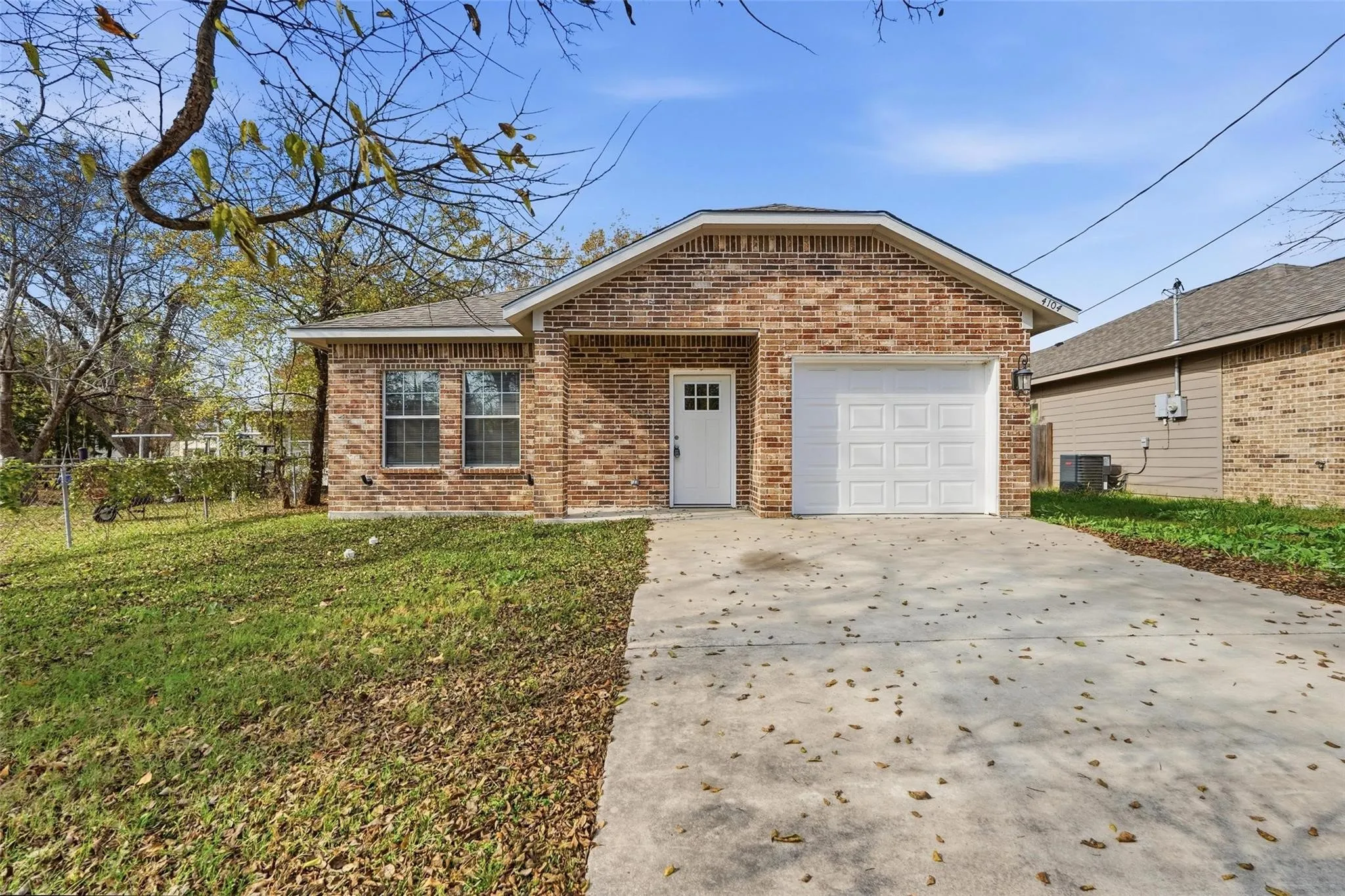 Single Family Residence For Sale in Hunt County , 4104 Gordon Street, Greenville, Texas 75401, 3 Bedroom, 2 Bathroom, 1 Garage spaces, 1,296 Sqft, built in 2021, mls#21301566, Real Estate Agent in Greenville, Homes For Sale in Hunt county, Homes For Sale in Greenville, Realtor in Greenville Texas, Real Estate Brokerage Independent Realty Texas, Luminita Cordes Realtor