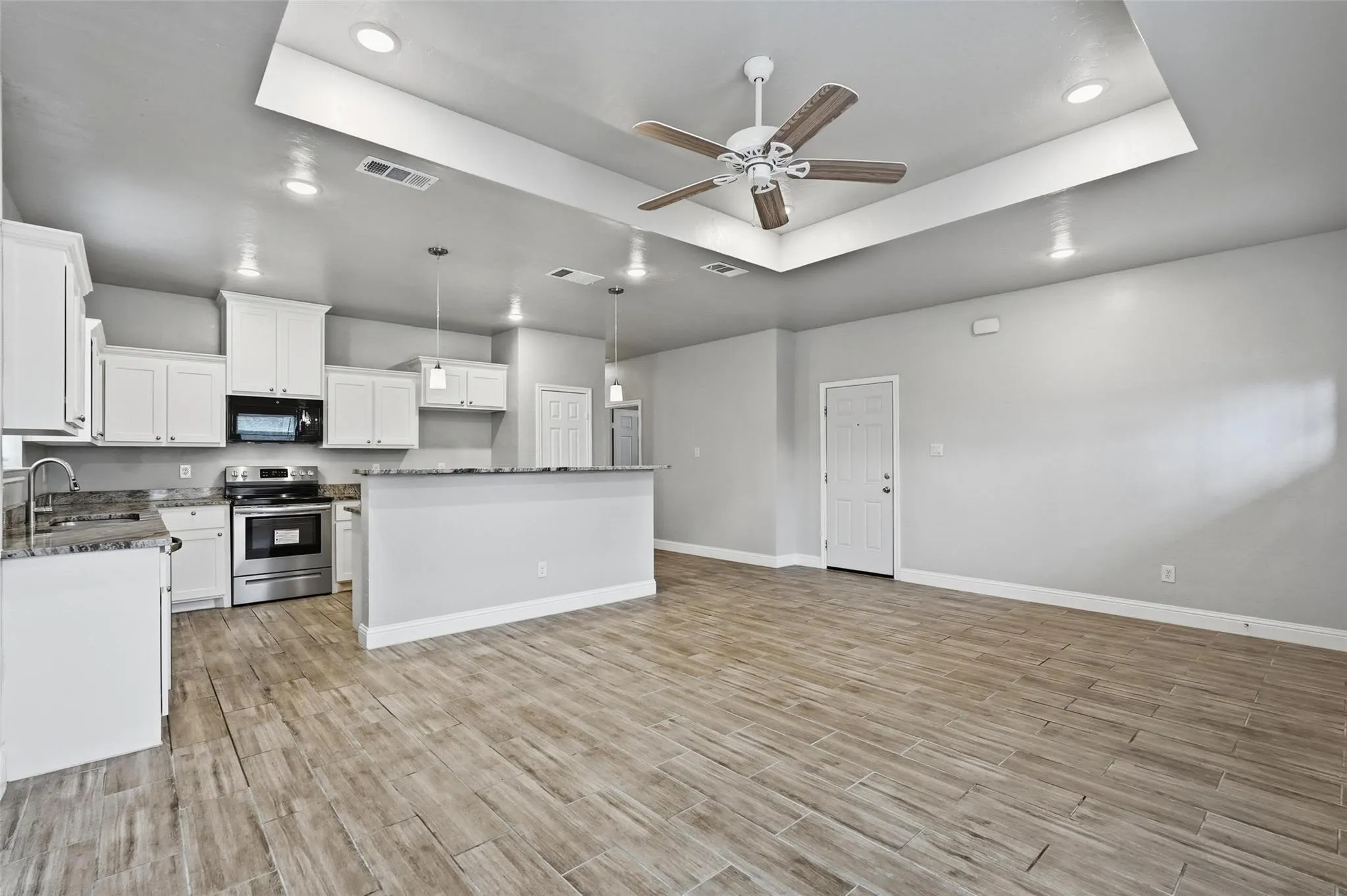 Single Family Residence For Sale in Hunt County , 4104 Gordon Street, Greenville, Texas 75401, 3 Bedroom, 2 Bathroom, 1 Garage spaces, 1,296 Sqft, built in 2021, mls#21301566, Real Estate Agent in Greenville, Homes For Sale in Hunt county, Homes For Sale in Greenville, Realtor in Greenville Texas, Real Estate Brokerage Independent Realty Texas, Luminita Cordes Realtor