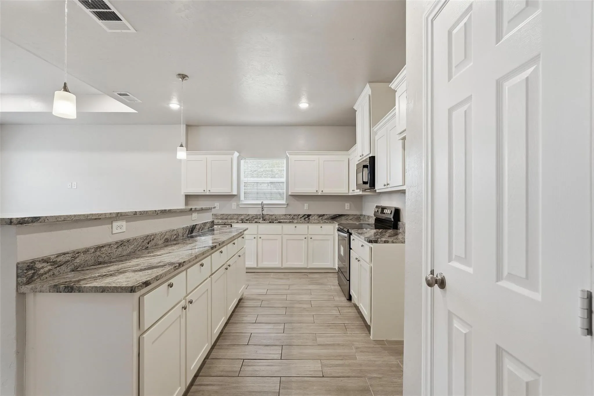 Single Family Residence For Sale in Hunt County , 4104 Gordon Street, Greenville, Texas 75401, 3 Bedroom, 2 Bathroom, 1 Garage spaces, 1,296 Sqft, built in 2021, mls#21301566, Real Estate Agent in Greenville, Homes For Sale in Hunt county, Homes For Sale in Greenville, Realtor in Greenville Texas, Real Estate Brokerage Independent Realty Texas, Luminita Cordes Realtor