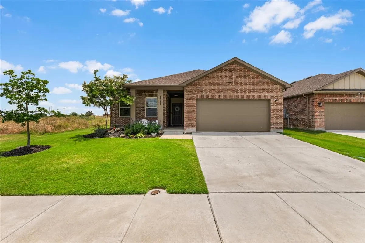 Single Family Residence For Sale in Tarrant County , 1537 Shadow Hawk Drive, Fort Worth, Texas 76052, 4 Bedroom, 2 Bathroom, 2 Garage spaces, 1,725 Sqft, built in 2023, mls#21301288, Real Estate Agent in Fort Worth, Homes For Sale in Tarrant county, Homes For Sale in Fort Worth, Realtor in Fort Worth Texas, Real Estate Brokerage Independent Realty Texas, Luminita Cordes Realtor