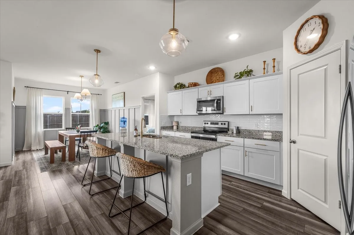 Single Family Residence For Sale in Tarrant County , 1537 Shadow Hawk Drive, Fort Worth, Texas 76052, 4 Bedroom, 2 Bathroom, 2 Garage spaces, 1,725 Sqft, built in 2023, mls#21301288, Real Estate Agent in Fort Worth, Homes For Sale in Tarrant county, Homes For Sale in Fort Worth, Realtor in Fort Worth Texas, Real Estate Brokerage Independent Realty Texas, Luminita Cordes Realtor