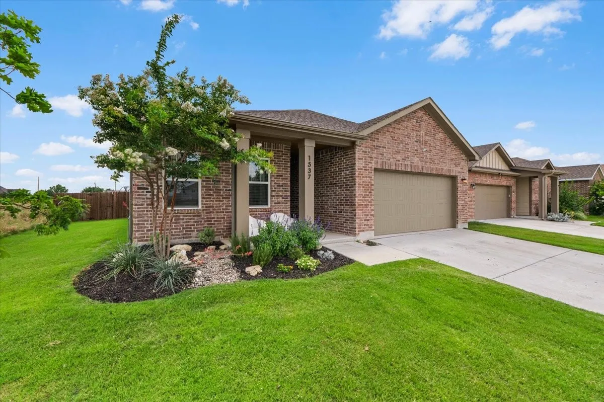 Single Family Residence For Sale in Tarrant County , 1537 Shadow Hawk Drive, Fort Worth, Texas 76052, 4 Bedroom, 2 Bathroom, 2 Garage spaces, 1,725 Sqft, built in 2023, mls#21301288, Real Estate Agent in Fort Worth, Homes For Sale in Tarrant county, Homes For Sale in Fort Worth, Realtor in Fort Worth Texas, Real Estate Brokerage Independent Realty Texas, Luminita Cordes Realtor