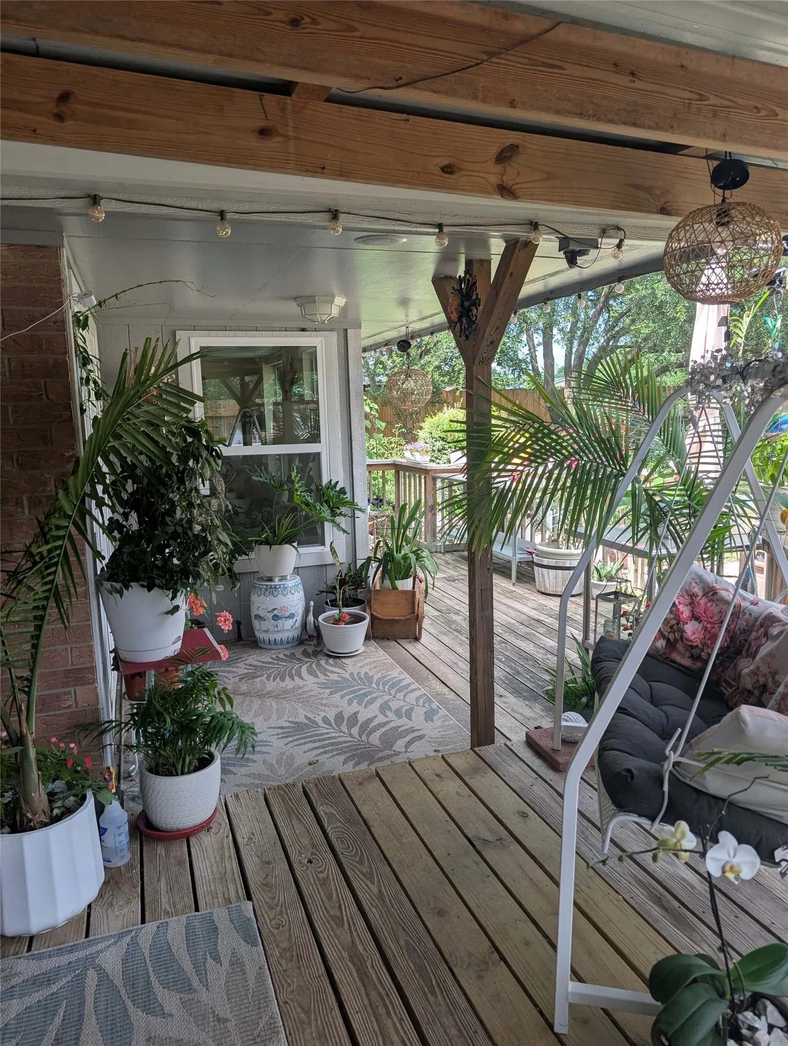 Large L-shape covered patio for relaxing and entertaining