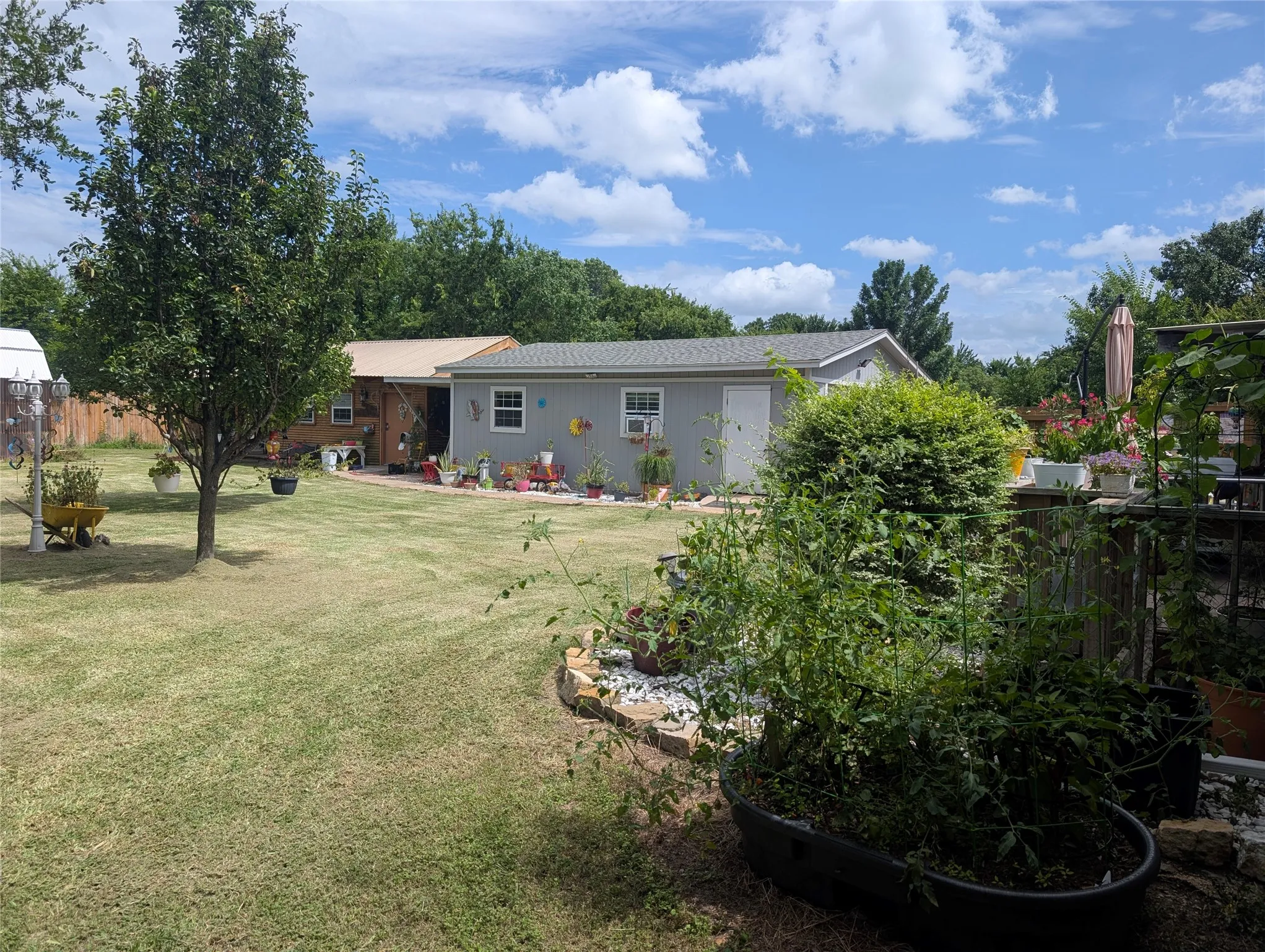 Single Family Residence For Sale in Ellis County , 130 Mabry Lane, Red Oak, Texas 75154, 3 Bedroom, 2 Bathroom, 4 Garage spaces, 1,346 Sqft, built in 1984, mls#21301510, Real Estate Agent in Red Oak, Homes For Sale in Ellis county, Homes For Sale in Red Oak, Realtor in Red Oak Texas, Real Estate Brokerage Independent Realty Texas, Luminita Cordes Realtor