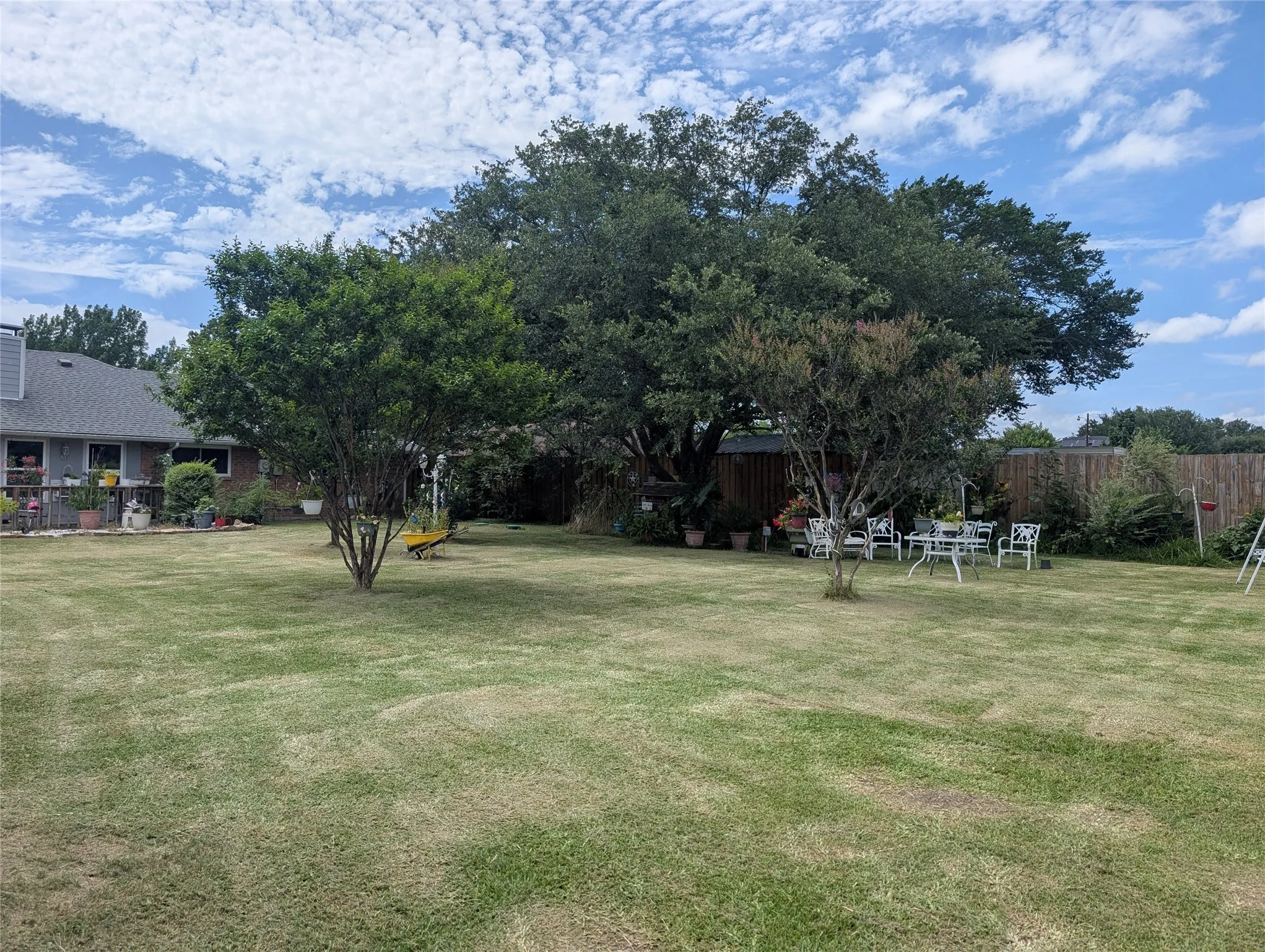 Single Family Residence For Sale in Ellis County , 130 Mabry Lane, Red Oak, Texas 75154, 3 Bedroom, 2 Bathroom, 4 Garage spaces, 1,346 Sqft, built in 1984, mls#21301510, Real Estate Agent in Red Oak, Homes For Sale in Ellis county, Homes For Sale in Red Oak, Realtor in Red Oak Texas, Real Estate Brokerage Independent Realty Texas, Luminita Cordes Realtor