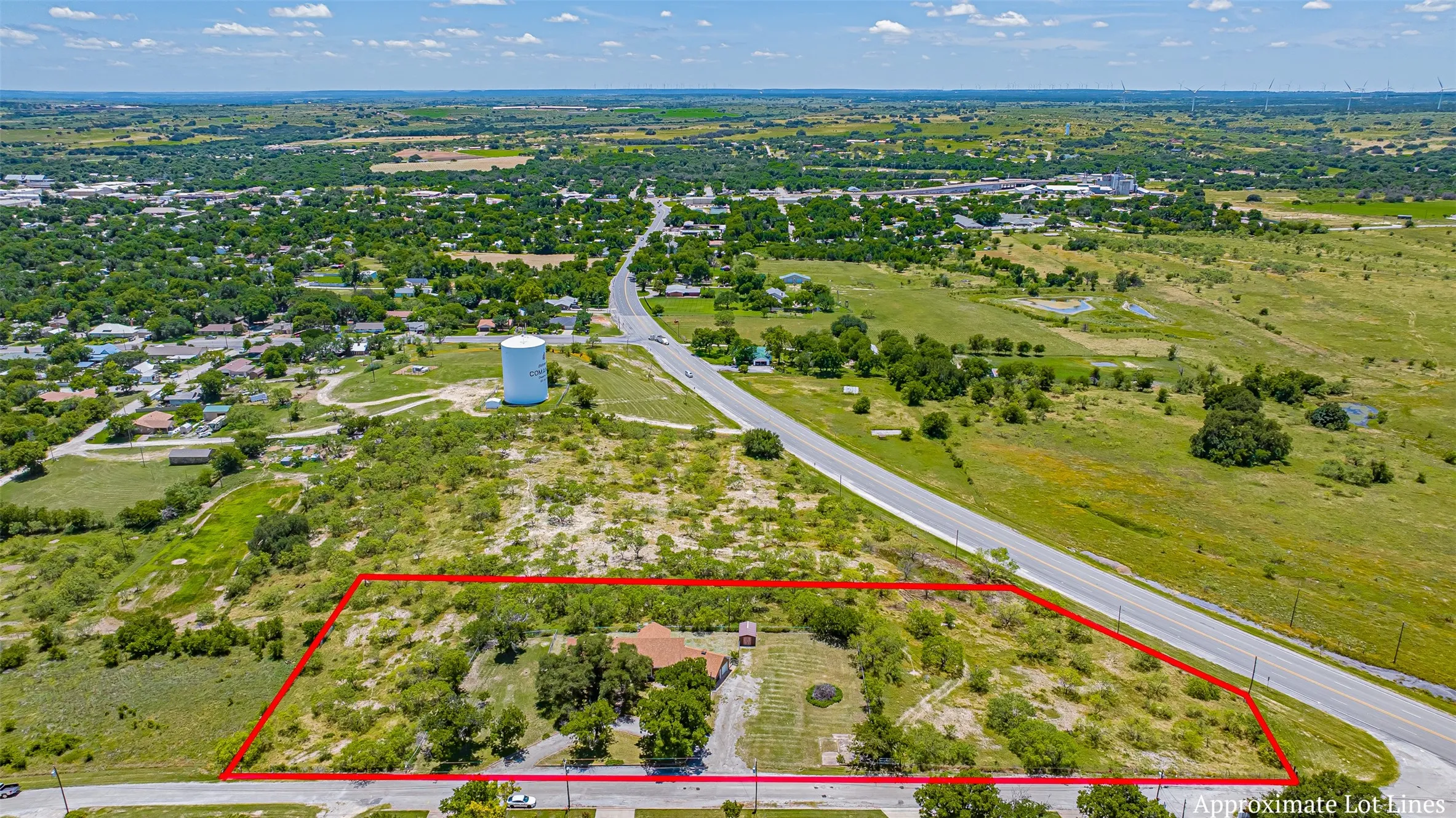 Single Family Residence For Sale in Comanche County , 908 W Barnes Avenue, Comanche, Texas 76442, 3 Bedroom, 2 Bathroom, 2 Garage spaces, 2,564 Sqft, built in 1955, mls#21301480, Real Estate Agent in Comanche, Homes For Sale in Comanche county, Homes For Sale in Comanche, Realtor in Comanche Texas, Real Estate Brokerage Independent Realty Texas, Luminita Cordes Realtor