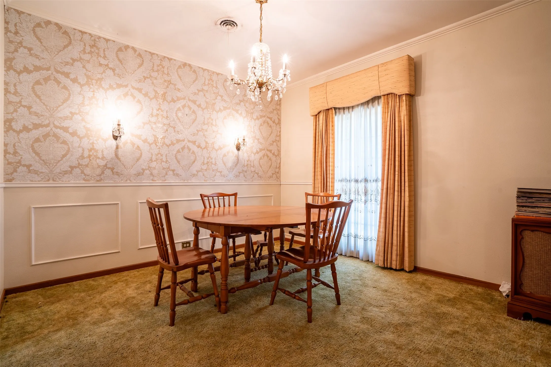 Single Family Residence For Sale in Comanche County , 908 W Barnes Avenue, Comanche, Texas 76442, 3 Bedroom, 2 Bathroom, 2 Garage spaces, 2,564 Sqft, built in 1955, mls#21301480, Real Estate Agent in Comanche, Homes For Sale in Comanche county, Homes For Sale in Comanche, Realtor in Comanche Texas, Real Estate Brokerage Independent Realty Texas, Luminita Cordes Realtor