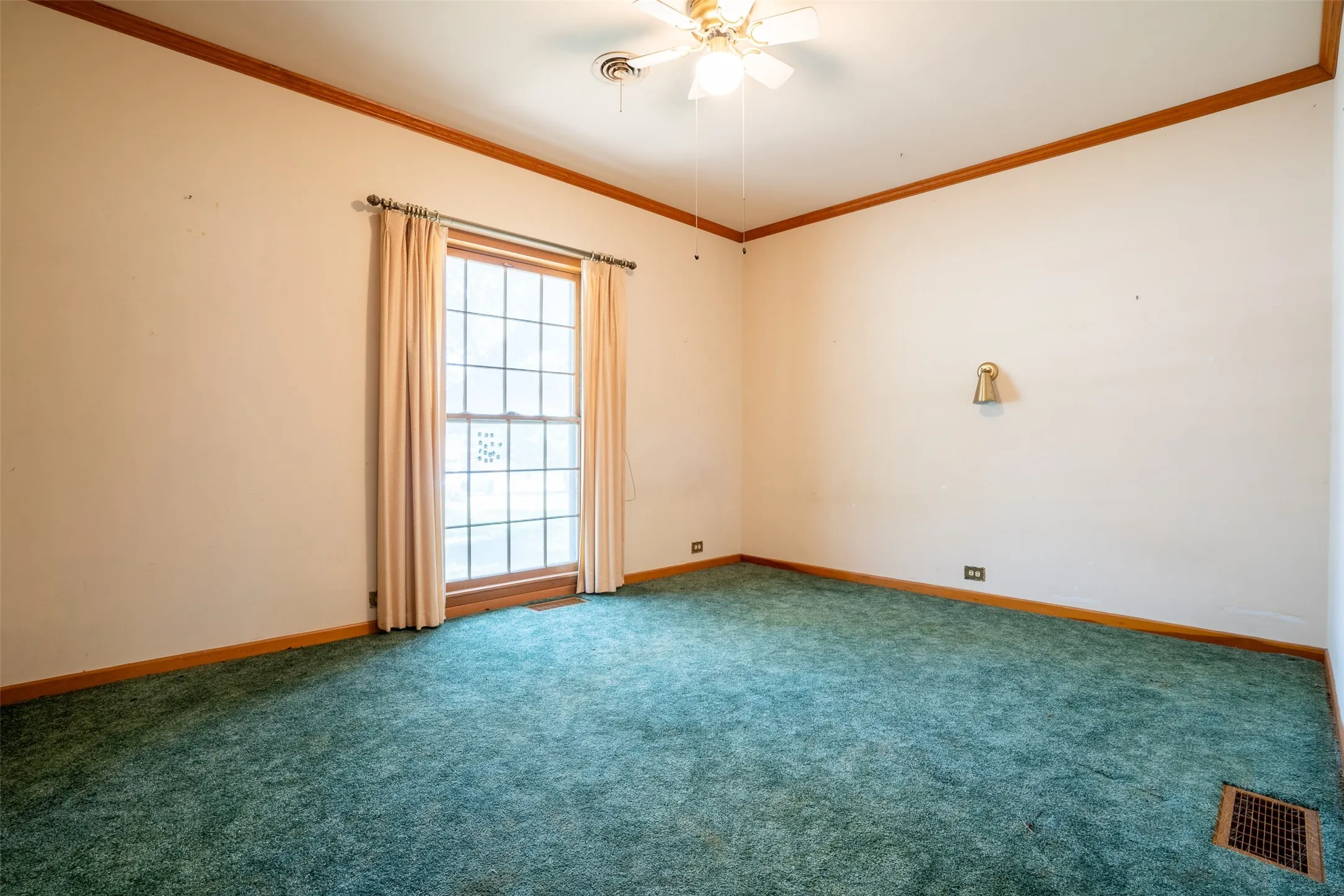 Single Family Residence For Sale in Comanche County , 908 W Barnes Avenue, Comanche, Texas 76442, 3 Bedroom, 2 Bathroom, 2 Garage spaces, 2,564 Sqft, built in 1955, mls#21301480, Real Estate Agent in Comanche, Homes For Sale in Comanche county, Homes For Sale in Comanche, Realtor in Comanche Texas, Real Estate Brokerage Independent Realty Texas, Luminita Cordes Realtor