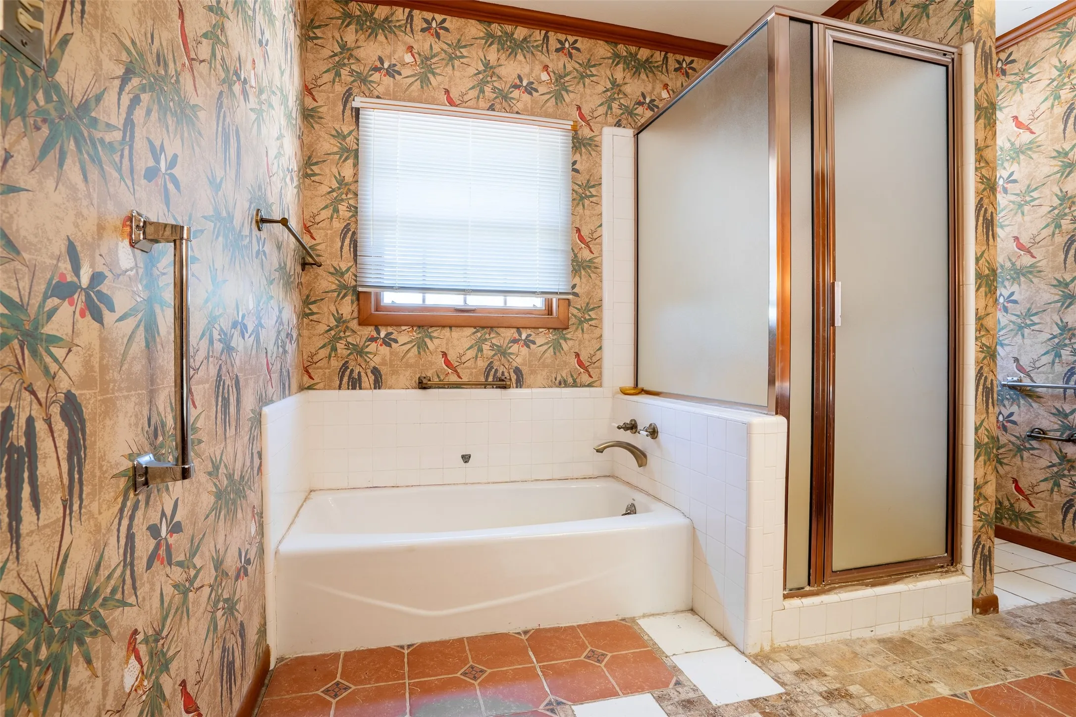 Single Family Residence For Sale in Comanche County , 908 W Barnes Avenue, Comanche, Texas 76442, 3 Bedroom, 2 Bathroom, 2 Garage spaces, 2,564 Sqft, built in 1955, mls#21301480, Real Estate Agent in Comanche, Homes For Sale in Comanche county, Homes For Sale in Comanche, Realtor in Comanche Texas, Real Estate Brokerage Independent Realty Texas, Luminita Cordes Realtor