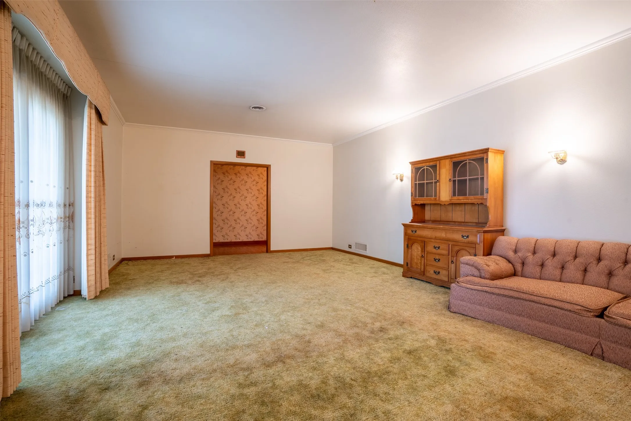 Single Family Residence For Sale in Comanche County , 908 W Barnes Avenue, Comanche, Texas 76442, 3 Bedroom, 2 Bathroom, 2 Garage spaces, 2,564 Sqft, built in 1955, mls#21301480, Real Estate Agent in Comanche, Homes For Sale in Comanche county, Homes For Sale in Comanche, Realtor in Comanche Texas, Real Estate Brokerage Independent Realty Texas, Luminita Cordes Realtor