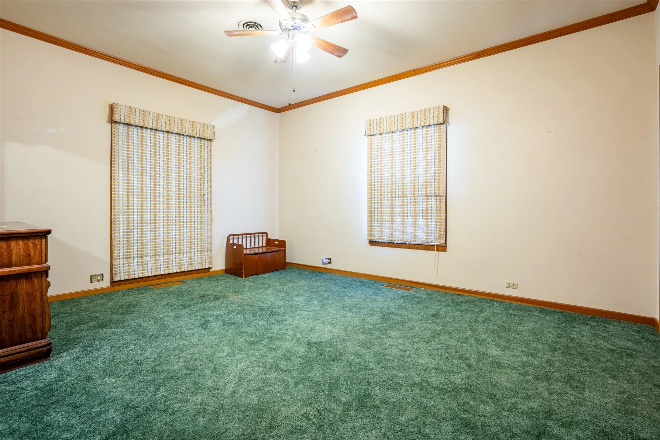 Single Family Residence For Sale in Comanche County , 908 W Barnes Avenue, Comanche, Texas 76442, 3 Bedroom, 2 Bathroom, 2 Garage spaces, 2,564 Sqft, built in 1955, mls#21301480, Real Estate Agent in Comanche, Homes For Sale in Comanche county, Homes For Sale in Comanche, Realtor in Comanche Texas, Real Estate Brokerage Independent Realty Texas, Luminita Cordes Realtor