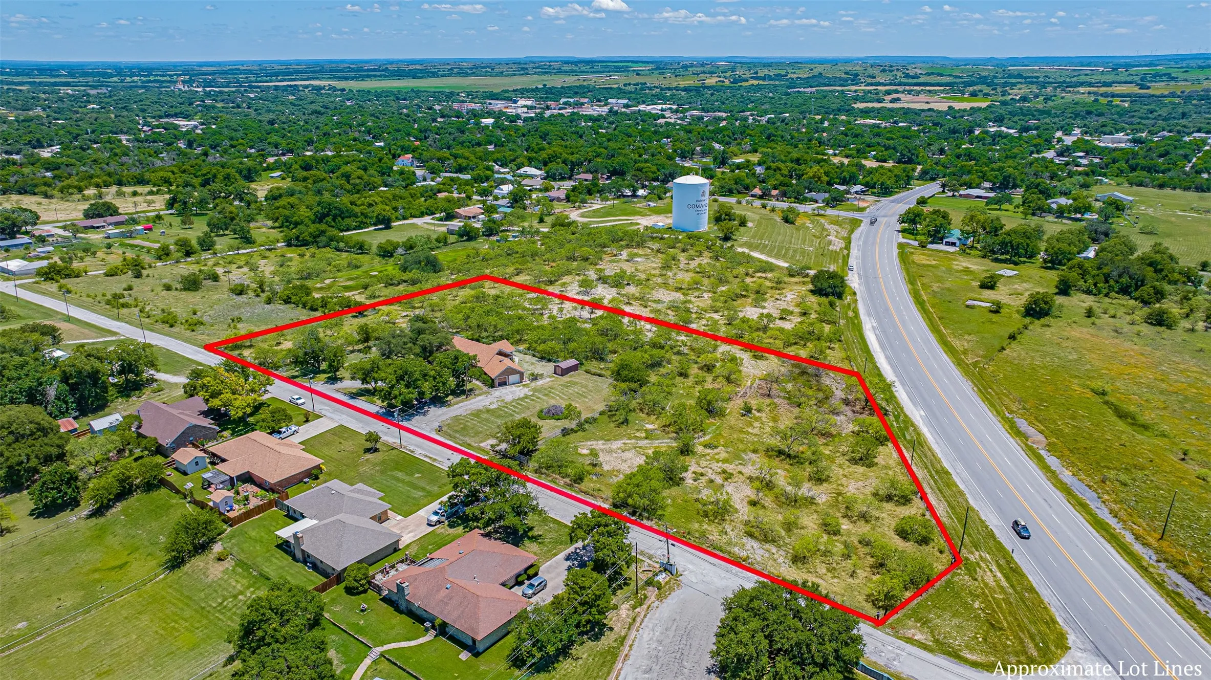 Single Family Residence For Sale in Comanche County , 908 W Barnes Avenue, Comanche, Texas 76442, 3 Bedroom, 2 Bathroom, 2 Garage spaces, 2,564 Sqft, built in 1955, mls#21301480, Real Estate Agent in Comanche, Homes For Sale in Comanche county, Homes For Sale in Comanche, Realtor in Comanche Texas, Real Estate Brokerage Independent Realty Texas, Luminita Cordes Realtor