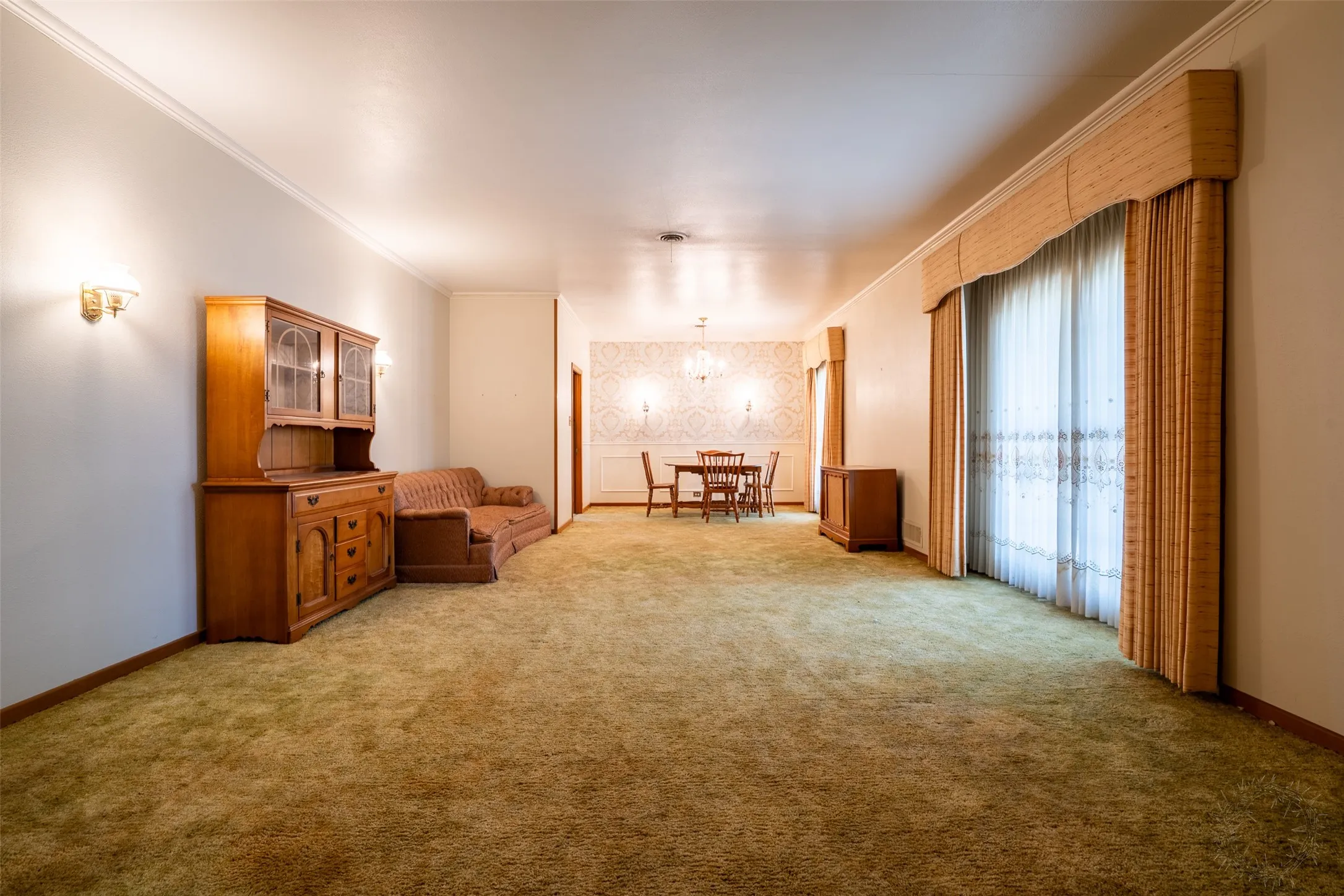 Single Family Residence For Sale in Comanche County , 908 W Barnes Avenue, Comanche, Texas 76442, 3 Bedroom, 2 Bathroom, 2 Garage spaces, 2,564 Sqft, built in 1955, mls#21301480, Real Estate Agent in Comanche, Homes For Sale in Comanche county, Homes For Sale in Comanche, Realtor in Comanche Texas, Real Estate Brokerage Independent Realty Texas, Luminita Cordes Realtor